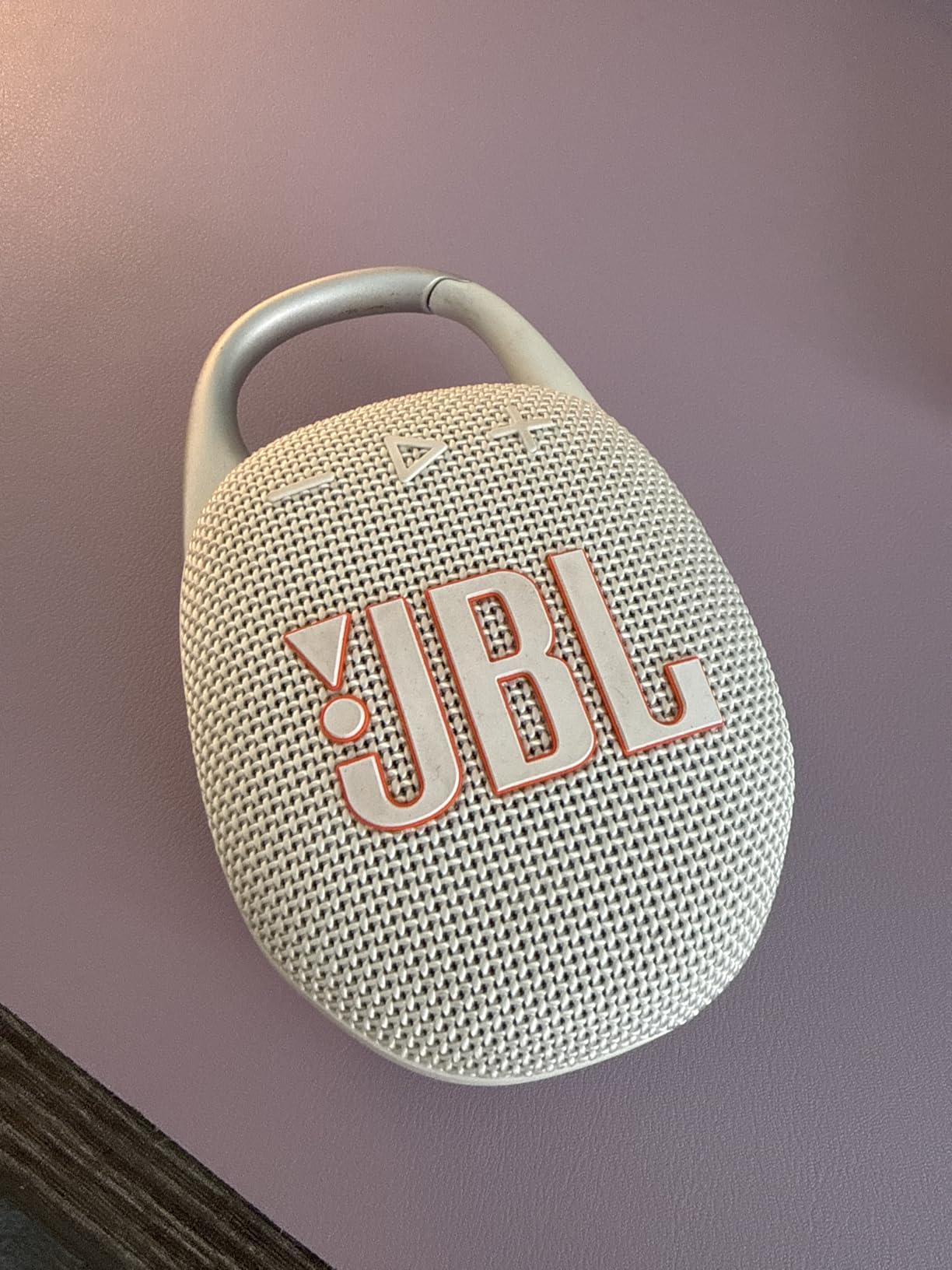 JBL Clip 5 - Ultra-Portable, Waterproof & Dustproof Bluetooth Speaker, Big JBL Pro Sound with Punchy bass, Integrated Carabiner, Up to 12 Hours of Play, Made in Part with Recycled Materials (Black) customer photo 2