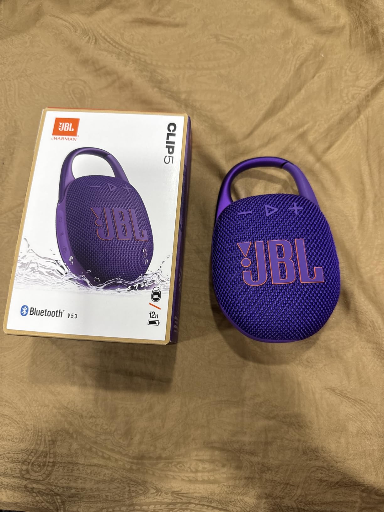 JBL Clip 5 - Ultra-Portable, Waterproof & Dustproof Bluetooth Speaker, Big JBL Pro Sound with Punchy bass, Integrated Carabiner, Up to 12 Hours of Play, Made in Part with Recycled Materials - Customer Photo 4