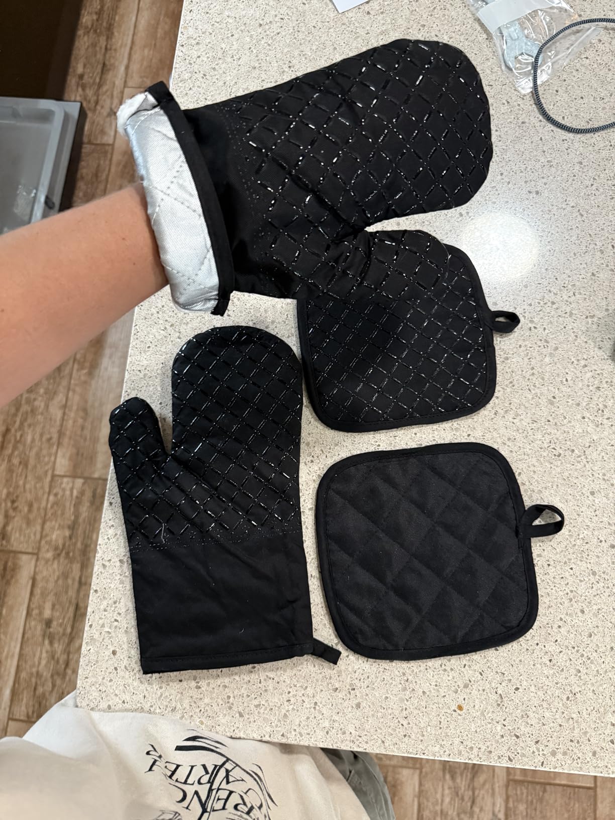 Oven Mitts and Pan Racks 4-Piece Set, Extended Kitchen Oven Mitts and Pan Racks, Heat Resistant 500 °F, Silicone Non-Slip Surface for Baking and Cooking (Black) - Customer Photo 1