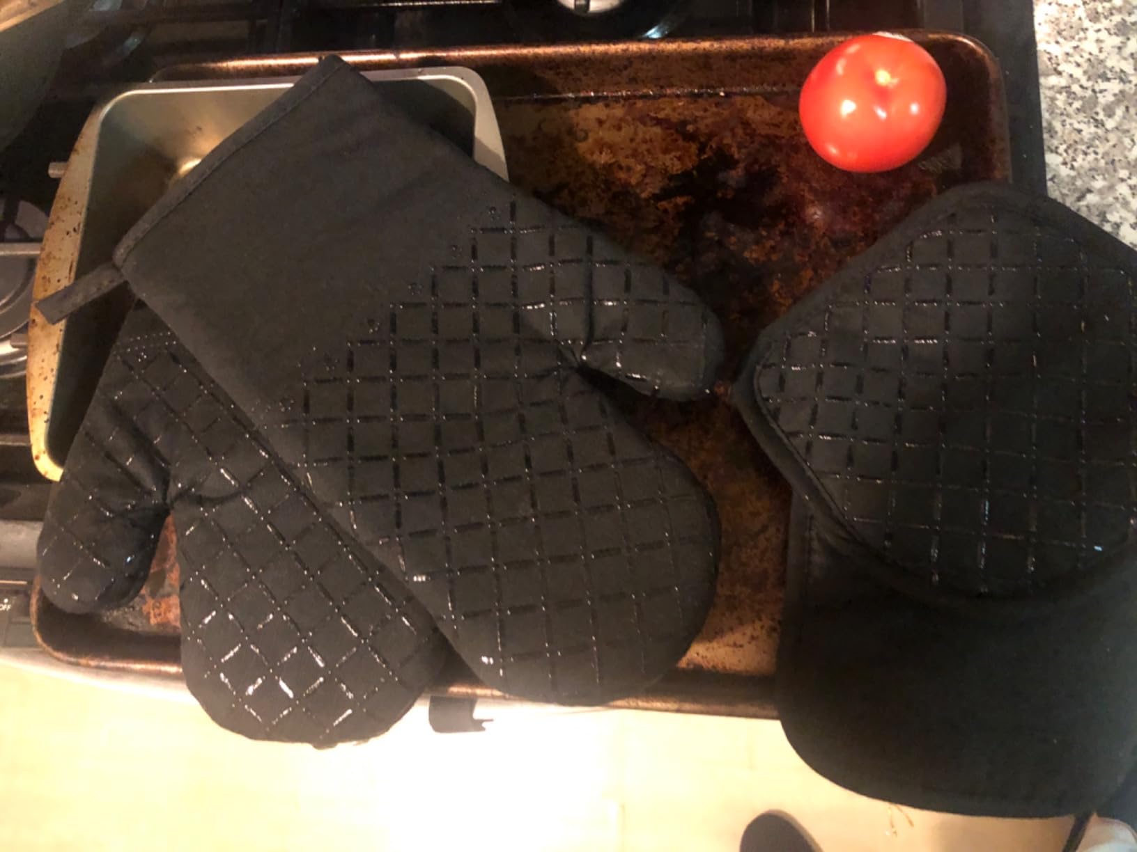 Oven Mitts and Pan Racks 4-Piece Set, Extended Kitchen Oven Mitts and Pan Racks, Heat Resistant 500 °F, Silicone Non-Slip Surface for Baking and Cooking (Black) - Customer Photo 2