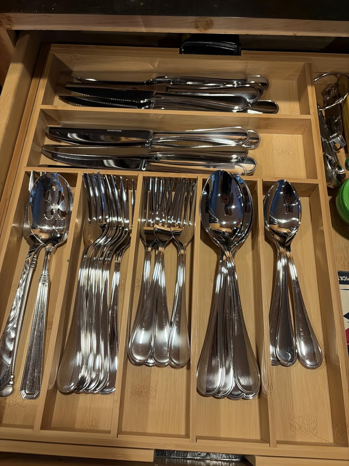 KINGSTONE 60 Piece Teardrop Silverware Set for 12, 18/10 Stainless Steel Flatware Set, Modern Design Cutlery Set for Home/Hotel/Wedding,Mirror Polished and Dishwasher Safe Customer Review KINGSTONE 60 Piece Teardrop Silverware Set for 12, 18/10 Stainless Steel Flatware Set, Modern Design Cutlery Set for Home/Hotel/Wedding,Mirror Polished and Dishwasher Safe - Customer Photo 1