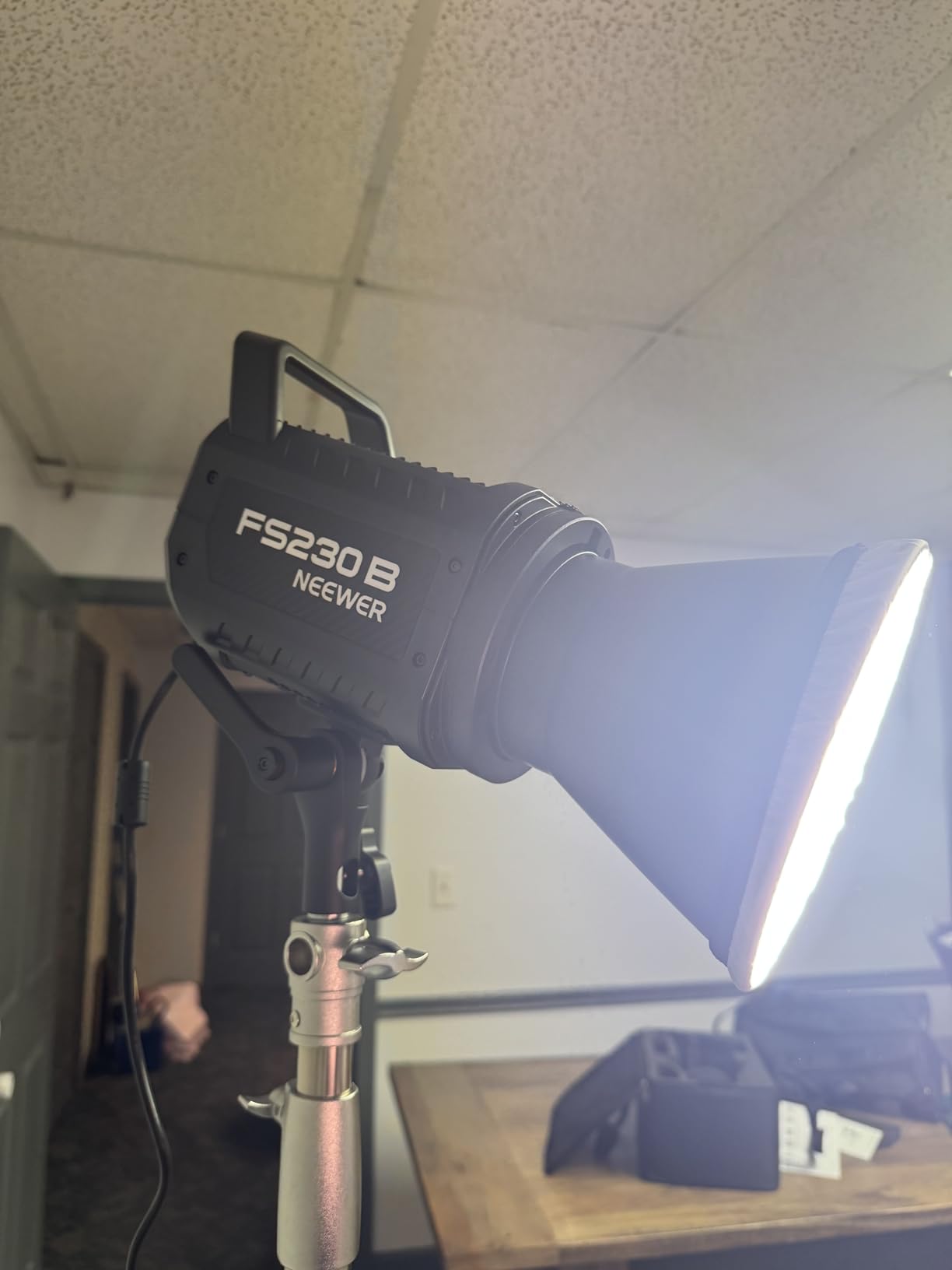 NEEWER MS60 LED Video Light with 2.4G/APP Control, 65W 5600K Daylight Mini COB Continuous Output Lighting, 40000lux/1m, CRI 97+/TLCI 98+, 9 Scenes, 0-100% PWM Dimming, Bowens Mount Adapter Customer Review NEEWER MS60 LED Video Light with 2.4G/APP Control, 65W 5600K Daylight Mini COB Continuous Output Lighting, 40000lux/1m, CRI 97+/TLCI 98+, 9 Scenes, 0-100% PWM Dimming, Bowens Mount Adapter - Customer Photo 2