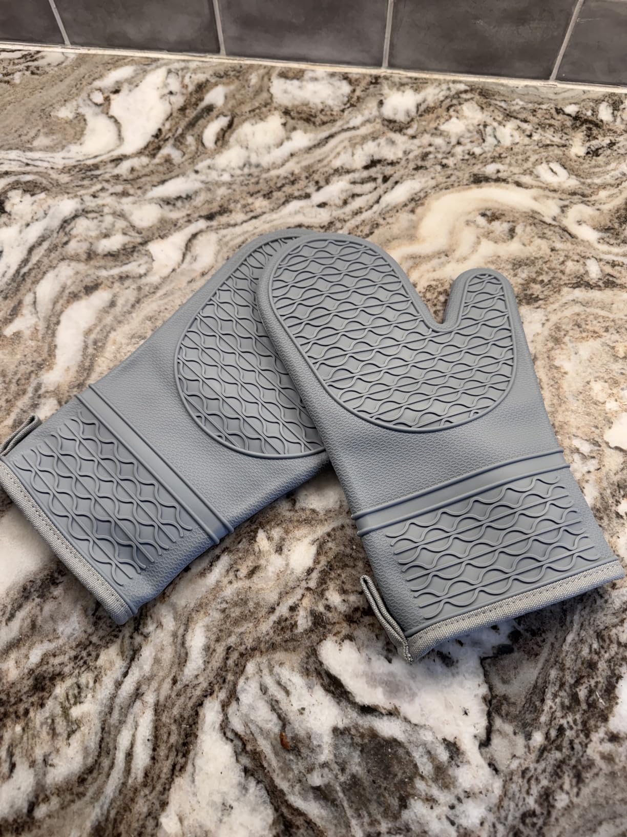 Silicone Oven Mitts, Heat Resistant 2PCS Oven Mitts with Soft Cotton Lining, Waterproof Non-Slip Grip Oven Glove, Kitchen Potholder Mits for BBQ, Baking, Cooking, 12.5 Inch - Grey - Customer Photo 1