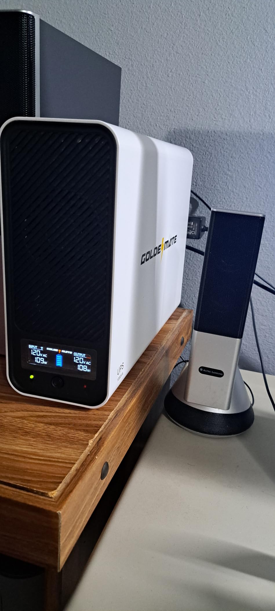 GOLDENMATE 1000VA/800W Lithium UPS Battery Backup and Surge Protector, Backup Battery Power Supply with LiFePO4 Batteries(230.4 Wh), Sinewave UPS System, 10 Years Lifespan, 8 Outlets, LCD Display customer photo 1