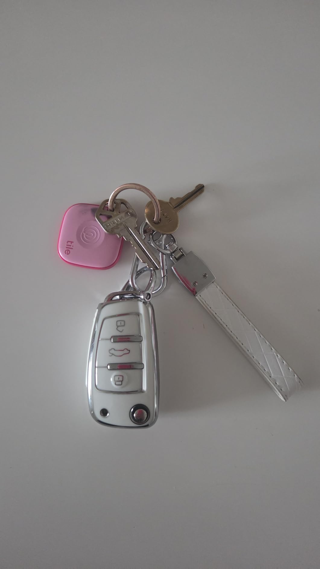 Life360 Tile - Bluetooth Tracker, Keys Finder and Item Locator for Keys, Bags and More. Phone Finder. Both iOS and Android Compatible. 1-Pack (Black) - Customer Photo 3
