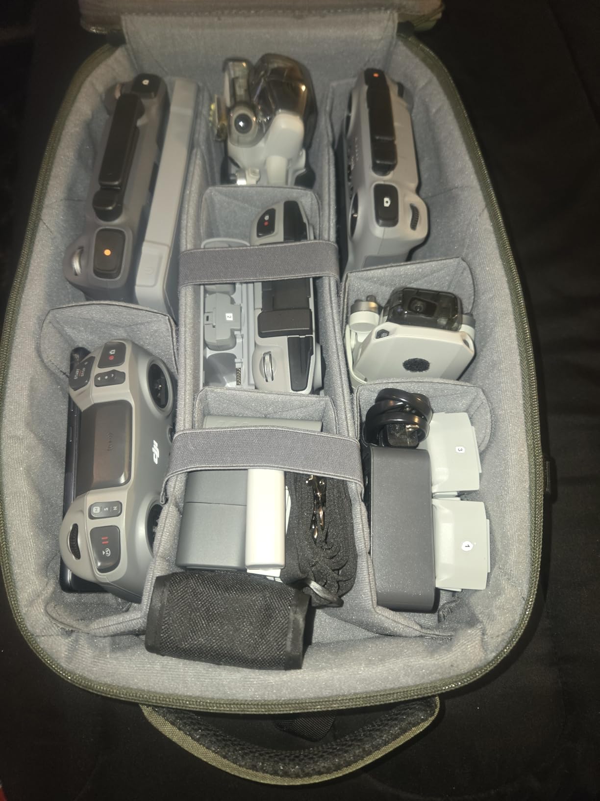 K&F CONCEPT Camera Backpack,Hardshell Photography DSLR Camera Bag with 15-15.6 Inch Laptop Compartment Waterproof Hard Shell Camera Case Compatible with Canon/Nikon/Sony/DJI Mavic Drone Customer Review K&F CONCEPT Camera Backpack,Hardshell Photography DSLR Camera Bag with 15-15.6 Inch Laptop Compartment Waterproof Hard Shell Camera Case Compatible with Canon/Nikon/Sony/DJI Mavic Drone - Customer Photo 3
