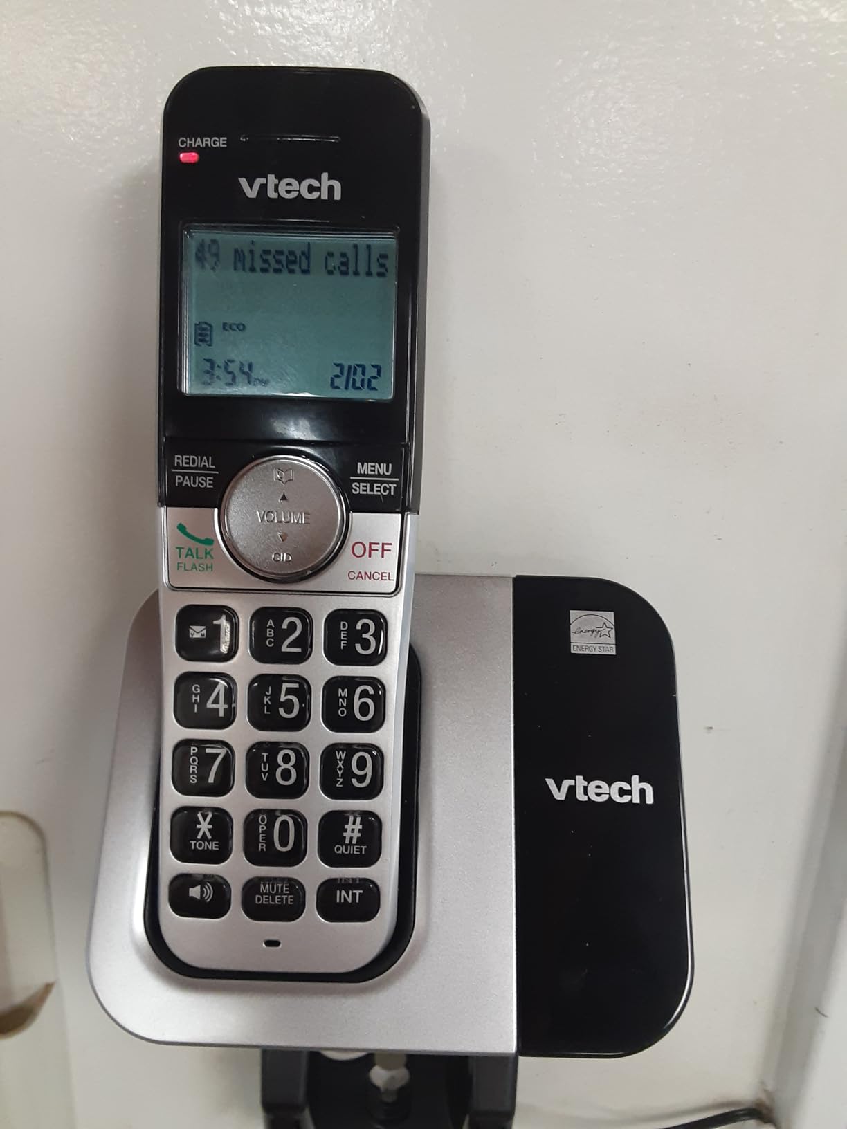 VTech Cordless Phone with Large Display and Big Buttons, DECT 6.0 with Caller ID/Call Waiting, Full Duplex Speakerphone, ECO Mode, Last 10 Number Redial, Easy to Use, VG231 Customer Review VTech Cordless Phone with Large Display and Big Buttons, DECT 6.0 with Caller ID/Call Waiting, Full Duplex Speakerphone, ECO Mode, Last 10 Number Redial, Easy to Use, VG231 - Customer Photo 1