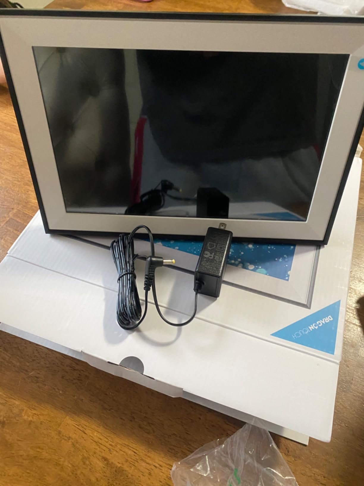 Dragon Touch Digital Picture Frame - 10.1 inch IPS Touch Screen WiFi Digital Photo Frame Display, 16GB Storage, Auto-Rotate, Share Photos via App - Customer Photo 1