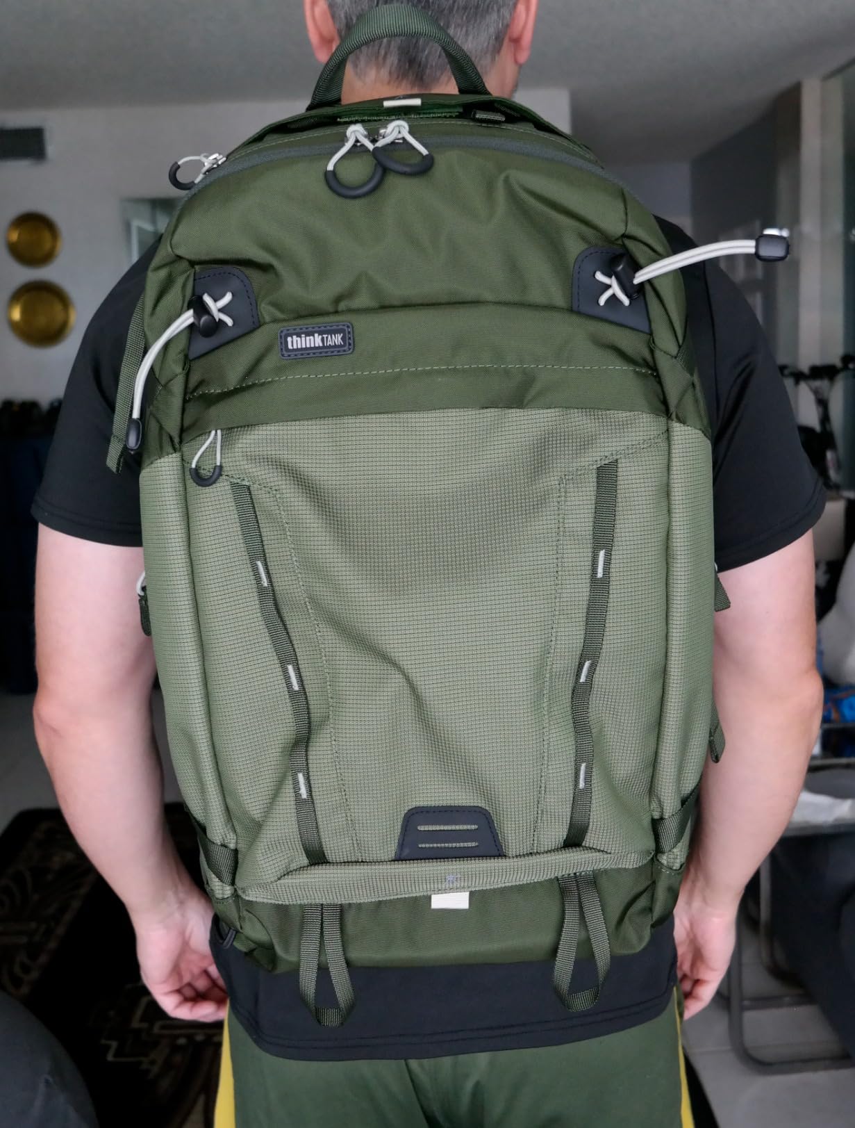 Think Tank Backlight Sprint Lightweight Slim Camera Daypack Backpack for DSLR, Mirrorless, Photography and Video - Montane Green Customer Review Think Tank Backlight Sprint Lightweight Slim Camera Daypack Backpack for DSLR, Mirrorless, Photography and Video - Montane Green - Customer Photo 4