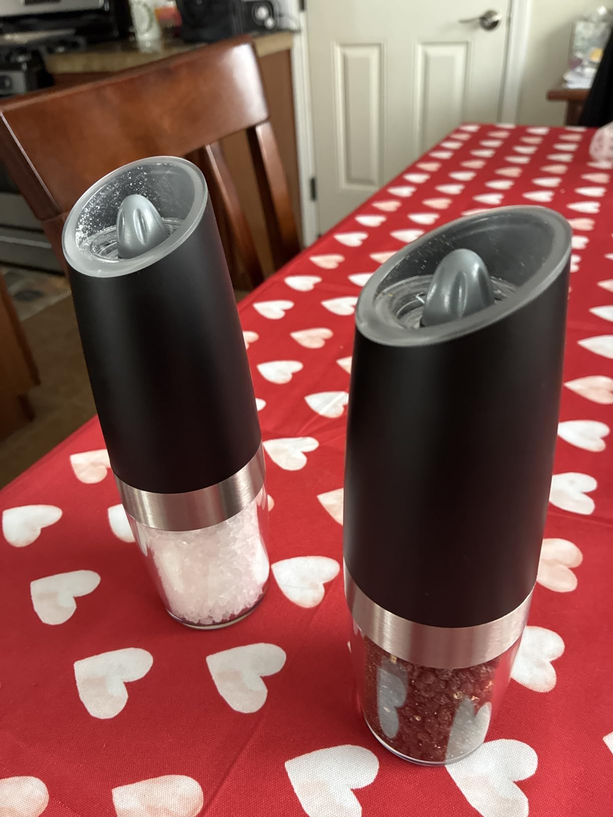 CIRCLE JOY Gravity Electric Salt and Pepper Grinder Set Automatic Salt and Pepper Grinder Set with LED Light, Battery Operated, Adjustable Coarseness, Large Capacity, for Home Kitchen BBQ - Customer Photo 1