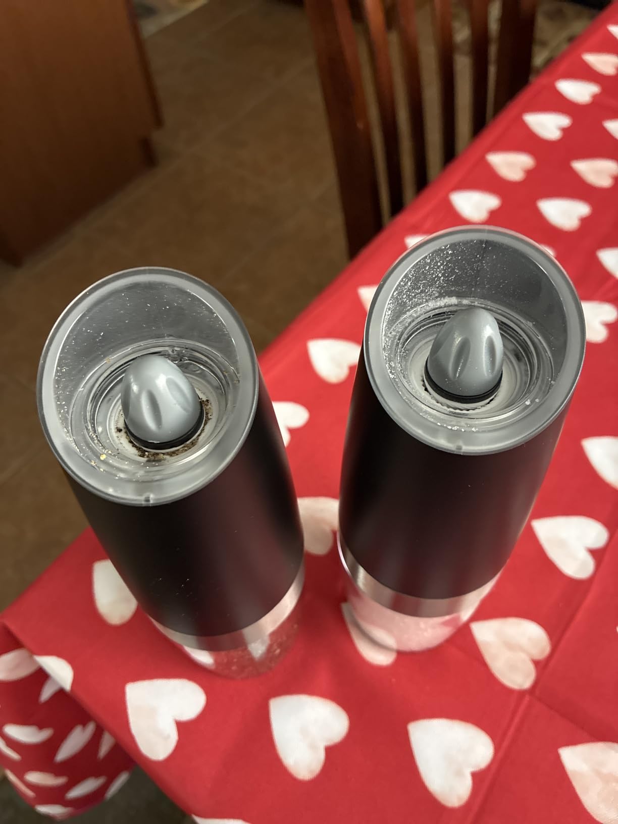 CIRCLE JOY Gravity Electric Salt and Pepper Grinder Set Automatic Salt and Pepper Grinder Set with LED Light, Battery Operated, Adjustable Coarseness, Large Capacity, for Home Kitchen BBQ - Customer Photo 2