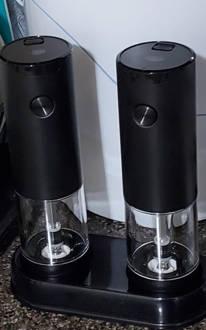 Electric Salt and Pepper Grinder Set Automatic Battery Pepper Mill Shakers Adjustable Coarseness Upgraded Larger Capacity with Led Home and Kitchen Appliances Birthday Gifts for Women Mom - Customer Photo 2