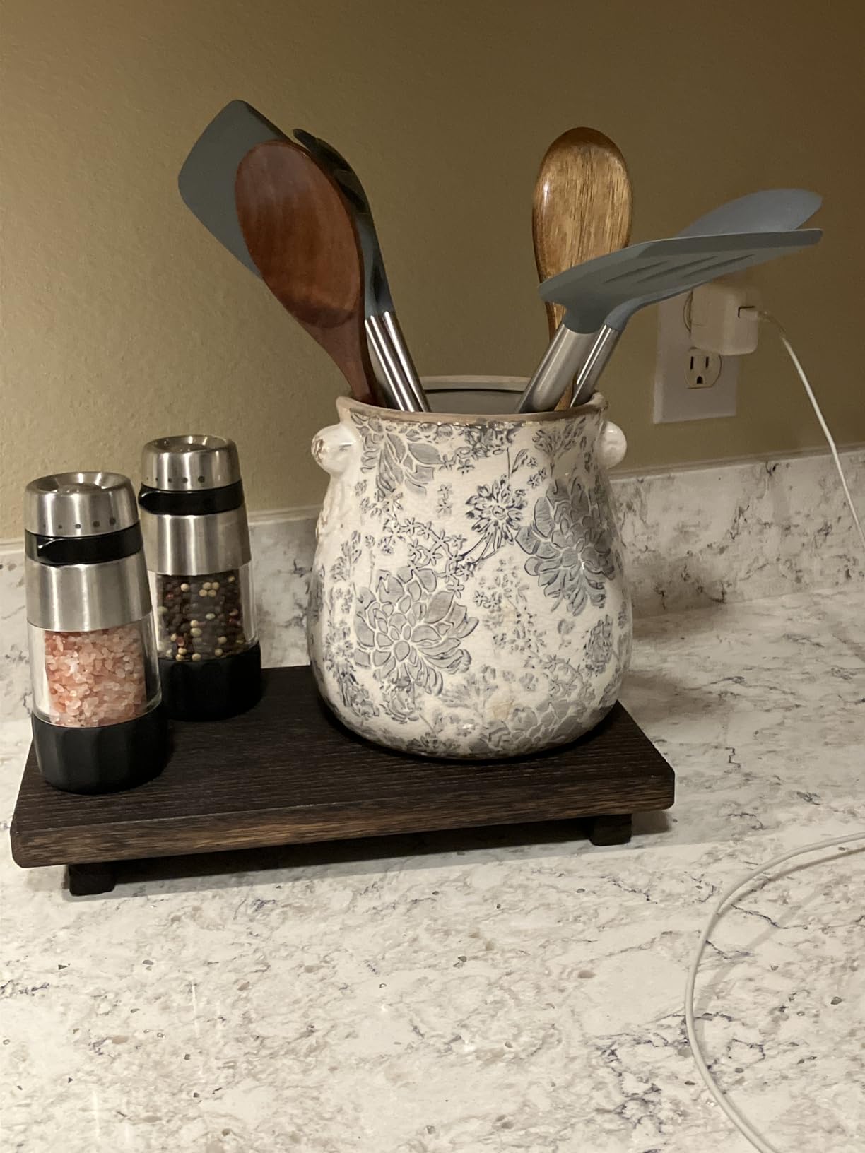 Rustic Farmhouse Ceramic Flower Pots, Vintage Antique Planters & Vase with Drainage Hole for Indoor/Outdoor, Handmade Crackle Glaze Terracotta Pottery Decor Customer Review Rustic Farmhouse Ceramic Flower Pots, Vintage Antique Planters & Vase with Drainage Hole for Indoor/Outdoor, Handmade Crackle Glaze Terracotta Pottery Decor - Customer Photo 2