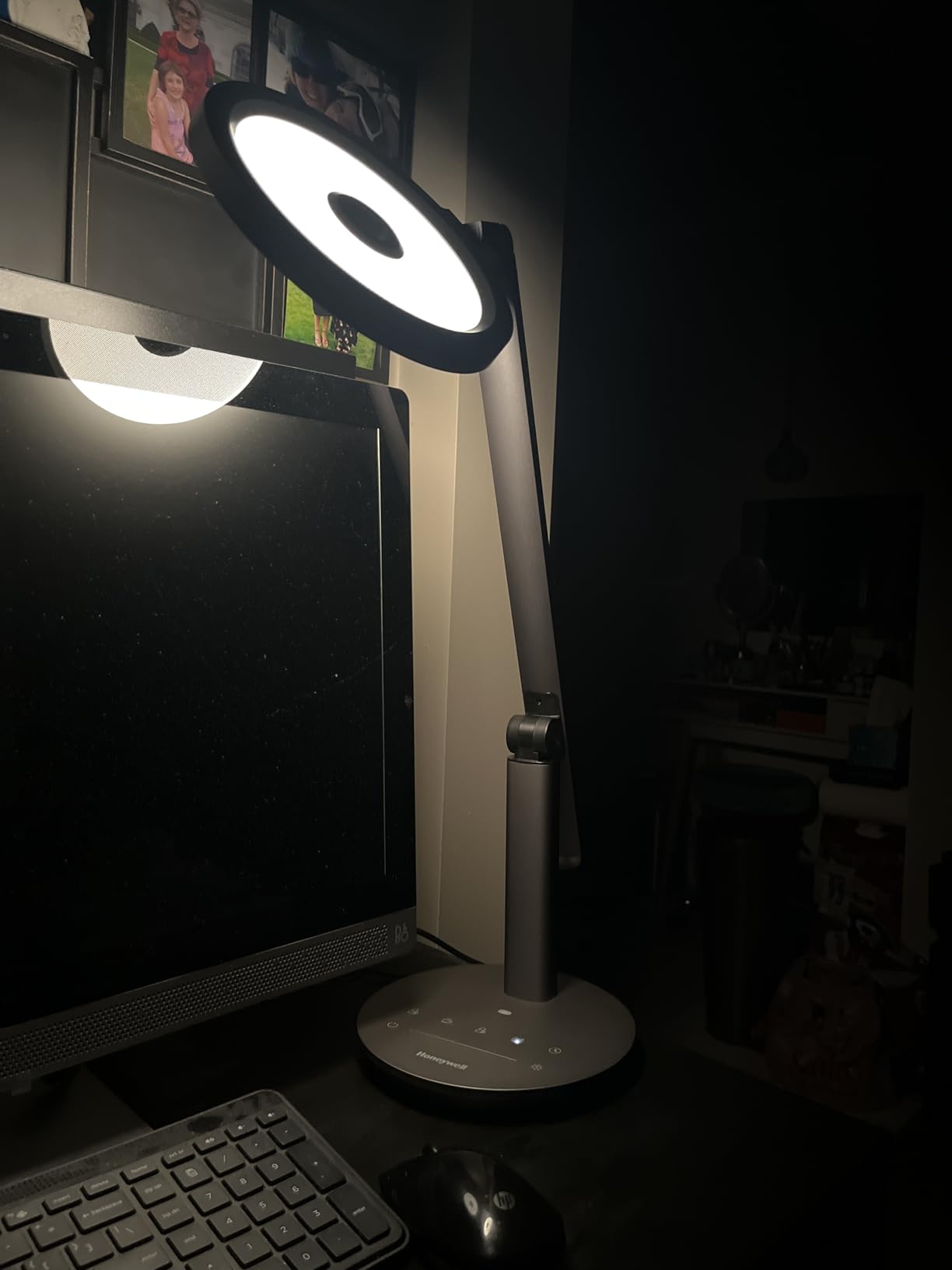 Honeywell Desk Lamp for Home Office, H6 Sunturalux™ Eye-Caring Led Desk Light, 800LM Dimmable Desk Lamp with Timer, Touch Control Tall Desk Reading Light, Table Lamp for Circle Webcam, Study, Bedroom - Customer Photo 1