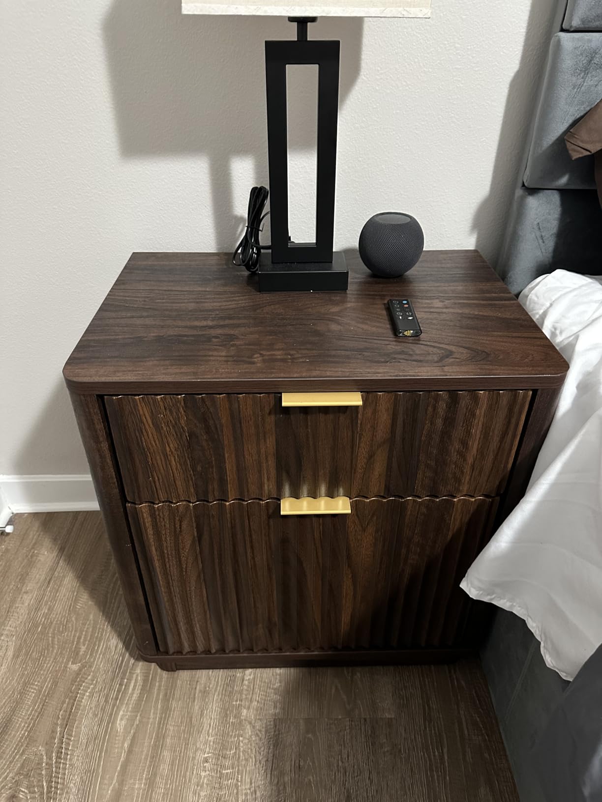 T4TREAM 23'' Fluted Nightstand with Charging Station, Large 2 Drawer Bedside Table, Modern End Table with Storage, Mid Century Night Stand for Bedroom, Living Room, Curved Profile, Natural Oak Customer Review T4TREAM 23'' Fluted Nightstand with Charging Station, Large 2 Drawer Bedside Table, Modern End Table with Storage, Mid Century Night Stand for Bedroom, Living Room, Curved Profile, Natural Oak - Customer Photo 4
