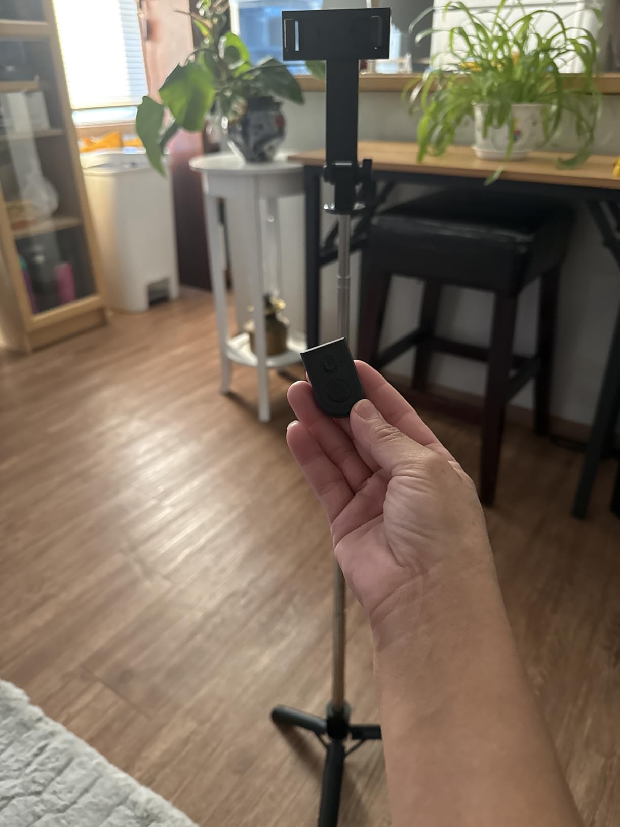 Sensyne Selfie Stick for Phone, Extendable Travel Tripod with Detachable Remote for Photography, Selfies, Compatible with All Cell Phones, Black Customer Review Sensyne Selfie Stick for Phone, Extendable Travel Tripod with Detachable Remote for Photography, Selfies, Compatible with All Cell Phones, Black - Customer Photo 1