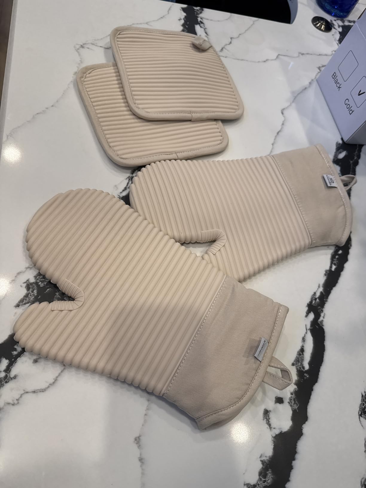 Extra Long Silicone Oven Mitts and Pot Holders Sets | Heat Resistant 500°F BPA-Free Food Grade Silicone Hot Pads & Kitchen Mittens | 4-Piece Set of Oven Gloves & Potholders for Kitchens. Customer Review Extra Long Silicone Oven Mitts and Pot Holders Sets | Heat Resistant 500°F BPA-Free Food Grade Silicone Hot Pads & Kitchen Mittens | 4-Piece Set of Oven Gloves & Potholders for Kitchens. - Customer Photo 1