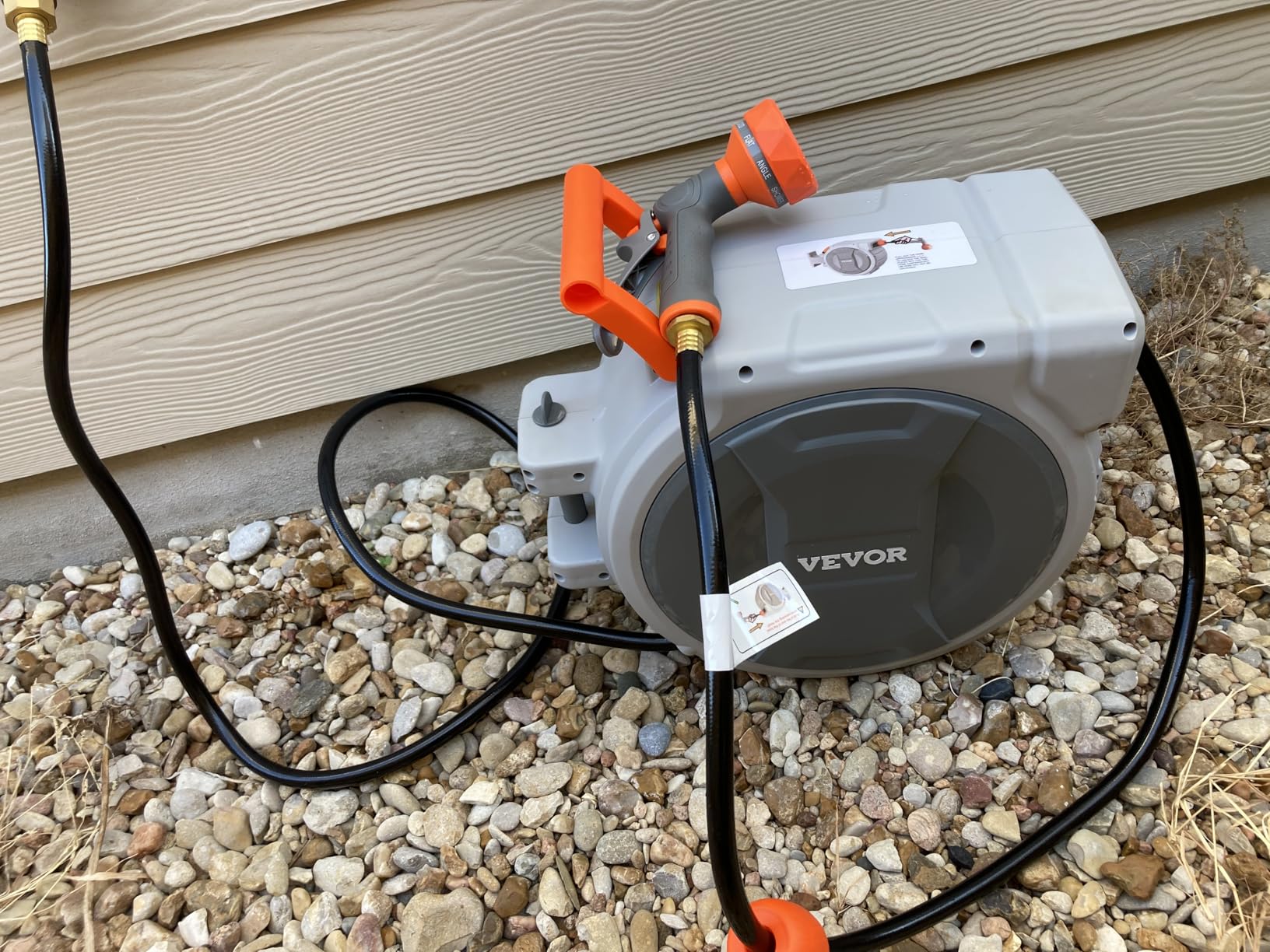 VEVOR Retractable Garden Hose Reel, 5/8 Inch x 100 ft Wall Mounted Hose Reel, Heavy Duty Garden Hose Reel with 9 Patterns Nozzle, Any Length Lock, Upgraded Slow Return System and 180°Swivel Bracket customer photo 1