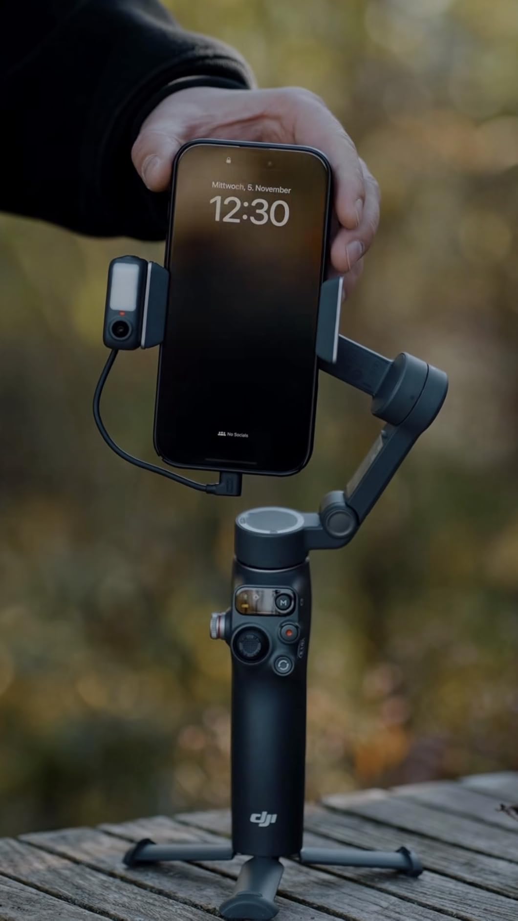DJI Osmo Mobile 8 Advanced Tracking Combo Gimbal Stabilizer for Phone, AI Native Tracking with Audio & Lighting, 360° Pan Rotation, Built-in Extension Rod & Tripod, 10h Battery Customer Review DJI Osmo Mobile 8 Advanced Tracking Combo Gimbal Stabilizer for Phone, AI Native Tracking with Audio & Lighting, 360° Pan Rotation, Built-in Extension Rod & Tripod, 10h Battery - Customer Photo 1