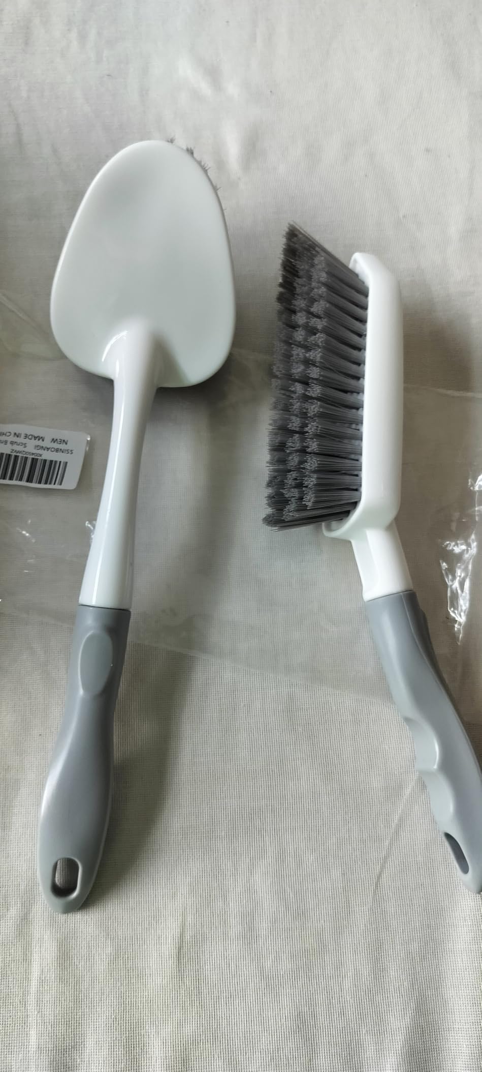 SSINBOANGI 2 Pack Heavy Duty Scrub Brush Set with Hard Bristle, Cleaning Brush Designed for Bathroom, Shower, Bathtub, Tub, Carpet, Floor, Grout, Tile Customer Review SSINBOANGI 2 Pack Heavy Duty Scrub Brush Set with Hard Bristle, Cleaning Brush Designed for Bathroom, Shower, Bathtub, Tub, Carpet, Floor, Grout, Tile - Customer Photo 4