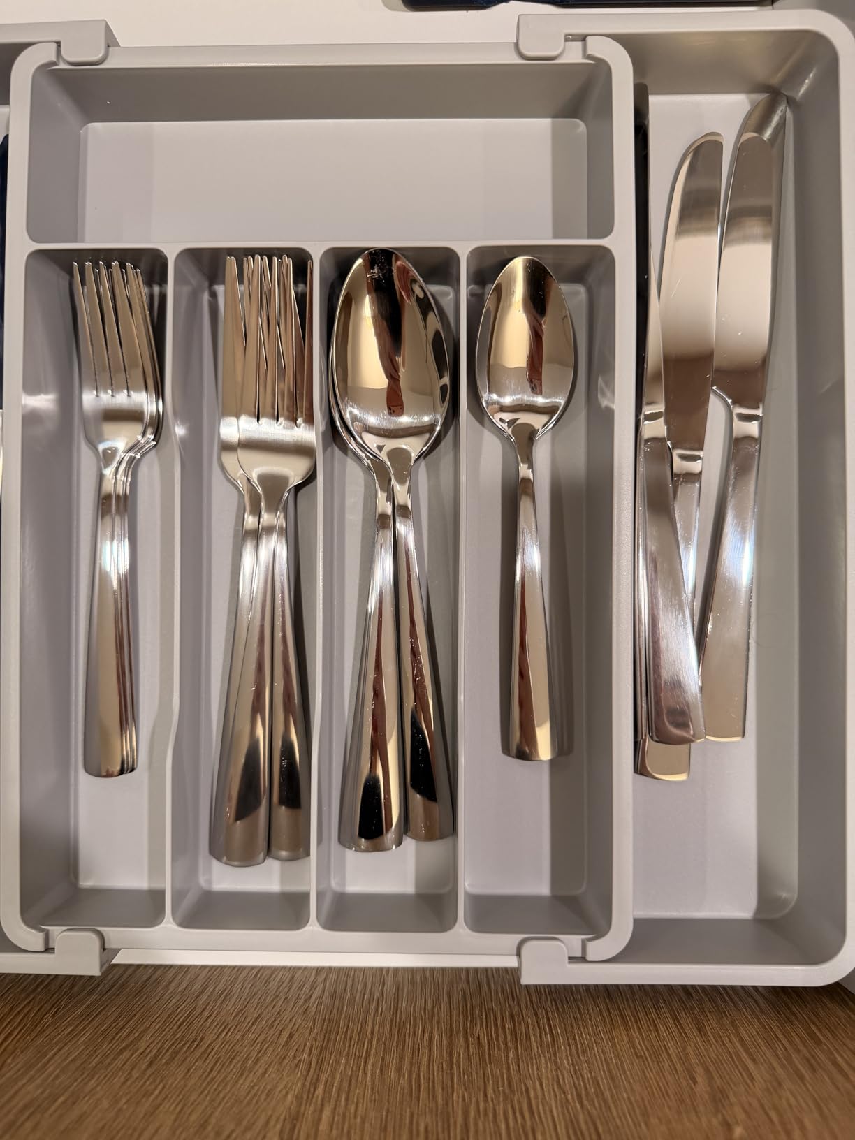 Stapava 20 Piece Silverware Set, Food-Grade Stainless Steel Flatware Sets for 4 Mirror Polished Cutlery Utensil Sets Include Dinner Knives Spoons and Forks Set Dishwasher Safe for Home Restaurant Customer Review Stapava 20 Piece Silverware Set, Food-Grade Stainless Steel Flatware Sets for 4 Mirror Polished Cutlery Utensil Sets Include Dinner Knives Spoons and Forks Set Dishwasher Safe for Home Restaurant - Customer Photo 4
