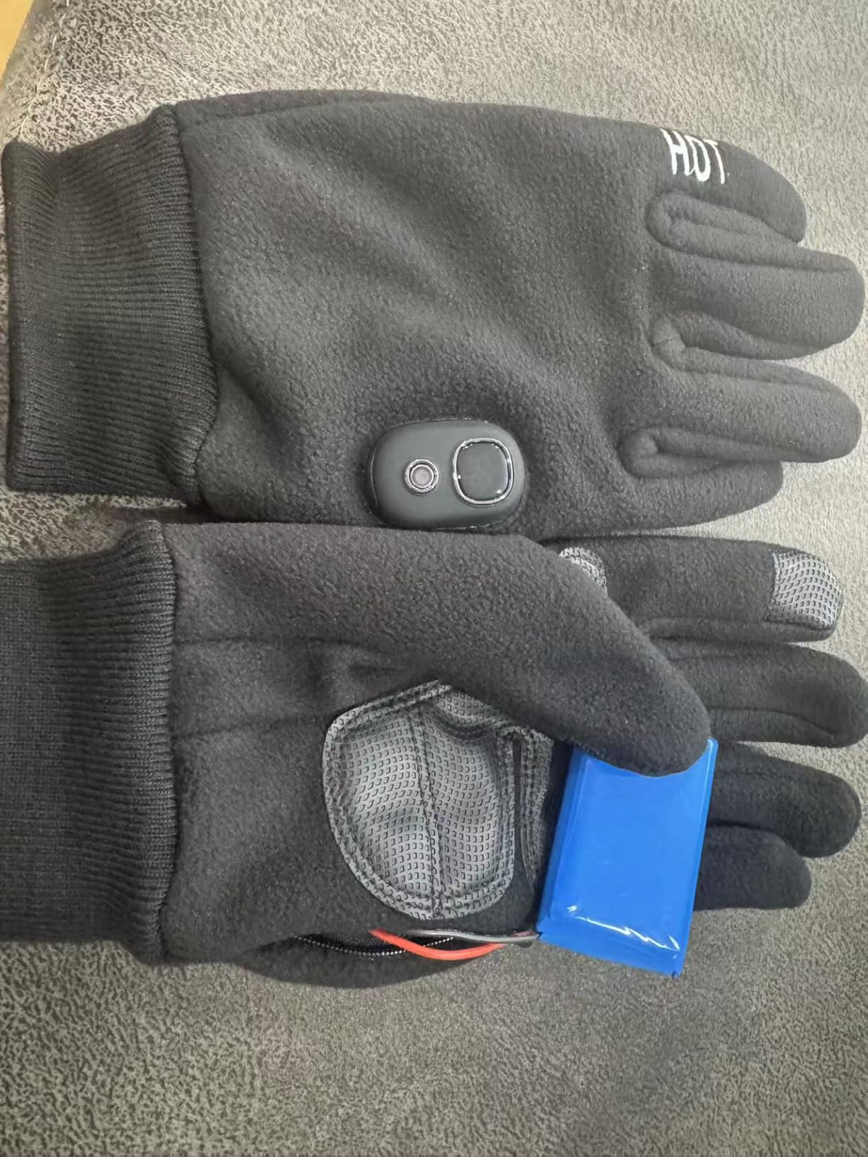 yoostooper Rechargeable Heated Winter Gloves for Women & Men with Touchscreen, Built-in Smart Display and Premium Polar Fleece, Ideal for Outdoor Skiing/Cycling/Hunting - Customer Photo 1