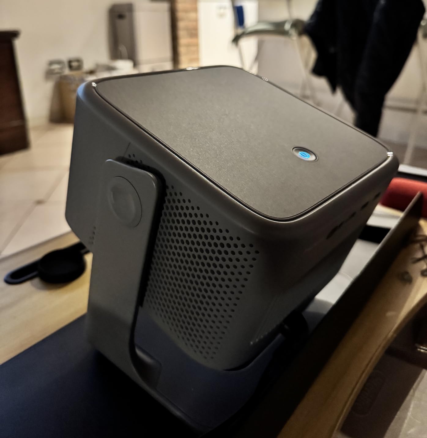 【2200ANSI & Officially-Licensed APP】Smart 4K Projector with WiFi and Bluetooth, VISSPL 3D Dolby Audio and Auto Focus Portable Outdoor Projector, Movie Home Theater Proyector with 360° Adjustable Stand customer photo 1