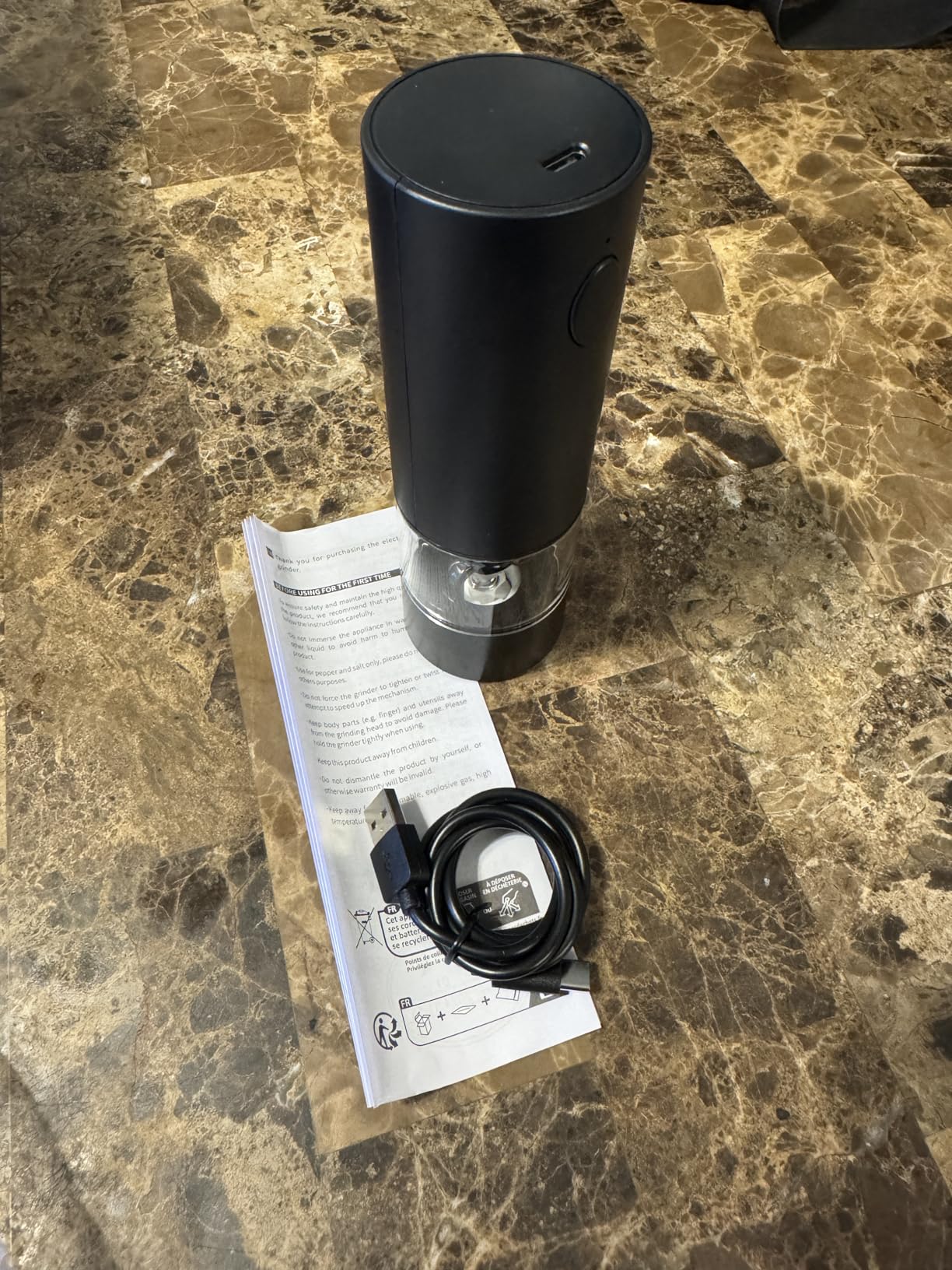 [Upgraded Larger Capacity]Electric Salt and Pepper Grinder Set Tomentific, Automatic Pepper Mills with Easy-to-Carry Dual Charging Station and Adjustable Coarseness, LED Light, Stainless Steel - Customer Photo 2