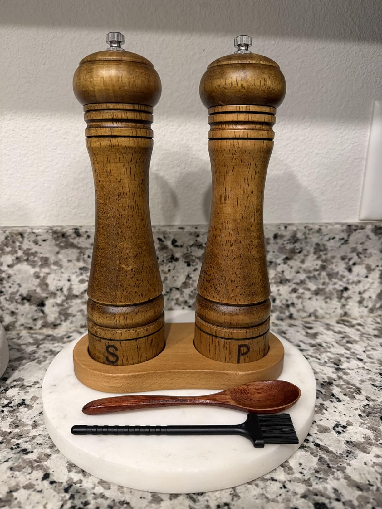 Wooden Salt and Pepper Grinder Set, Refillable Salt & Pepper Mill with Tray & Spoons, Adjustable Rubber Wood Salt & Pepper Shakers Holder with Ceramic Grinder, 8 Inches, 2 Packs Customer Review Wooden Salt and Pepper Grinder Set, Refillable Salt & Pepper Mill with Tray & Spoons, Adjustable Rubber Wood Salt & Pepper Shakers Holder with Ceramic Grinder, 8 Inches, 2 Packs - Customer Photo 1