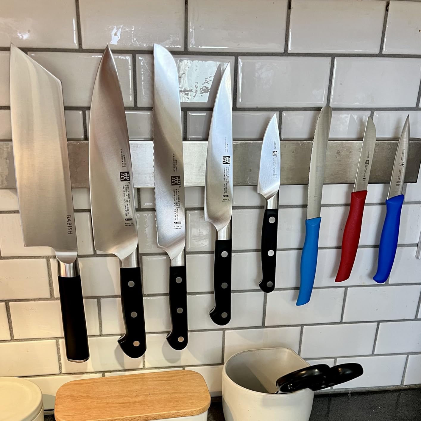 Babish 6.5-Inch Santoku Knife – High-Carbon 1.4116 German Steel Kitchen Knife - Customer Photo 2