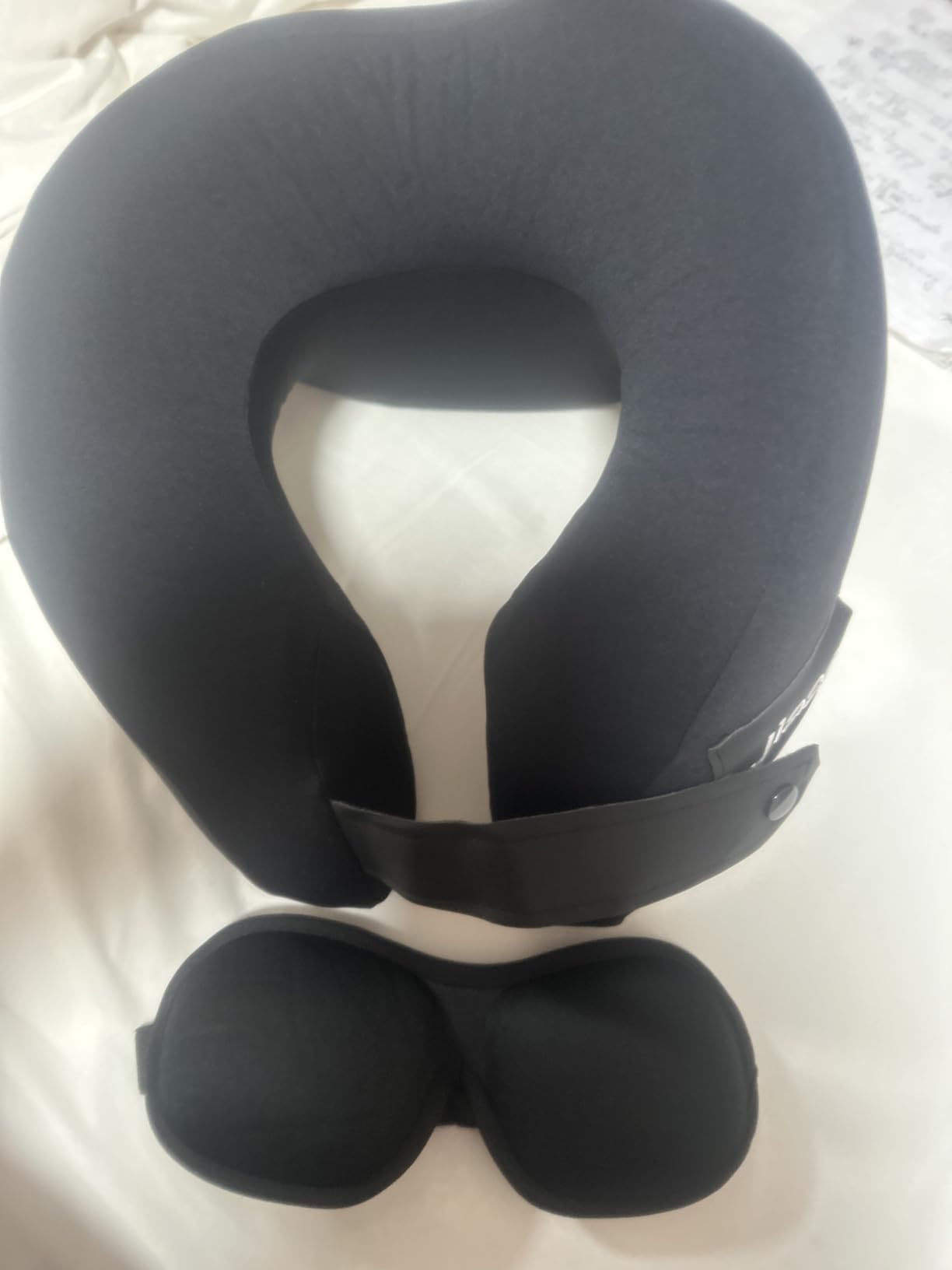 jiaao Travel Pillow Memory Foam Neck Pillow for Airplanes with Adjustable Neck Support, Includes Eye Mask, Earplugs & Storage Bag - Perfect for Flights, Road Trips, and Trains Customer Review jiaao Travel Pillow Memory Foam Neck Pillow for Airplanes with Adjustable Neck Support, Includes Eye Mask, Earplugs & Storage Bag - Perfect for Flights, Road Trips, and Trains - Customer Photo 1