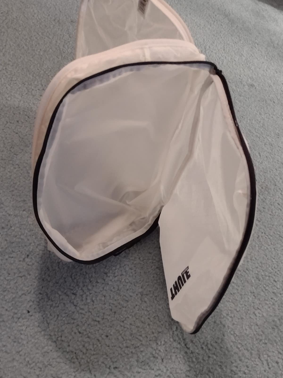 Thule Clean Dirty Packing Cube, Internal TPU Divider, Semitransparent Fabric, Easy to Pack, YKK Zippers Customer Review Thule Clean Dirty Packing Cube, Internal TPU Divider, Semitransparent Fabric, Easy to Pack, YKK Zippers - Customer Photo 1