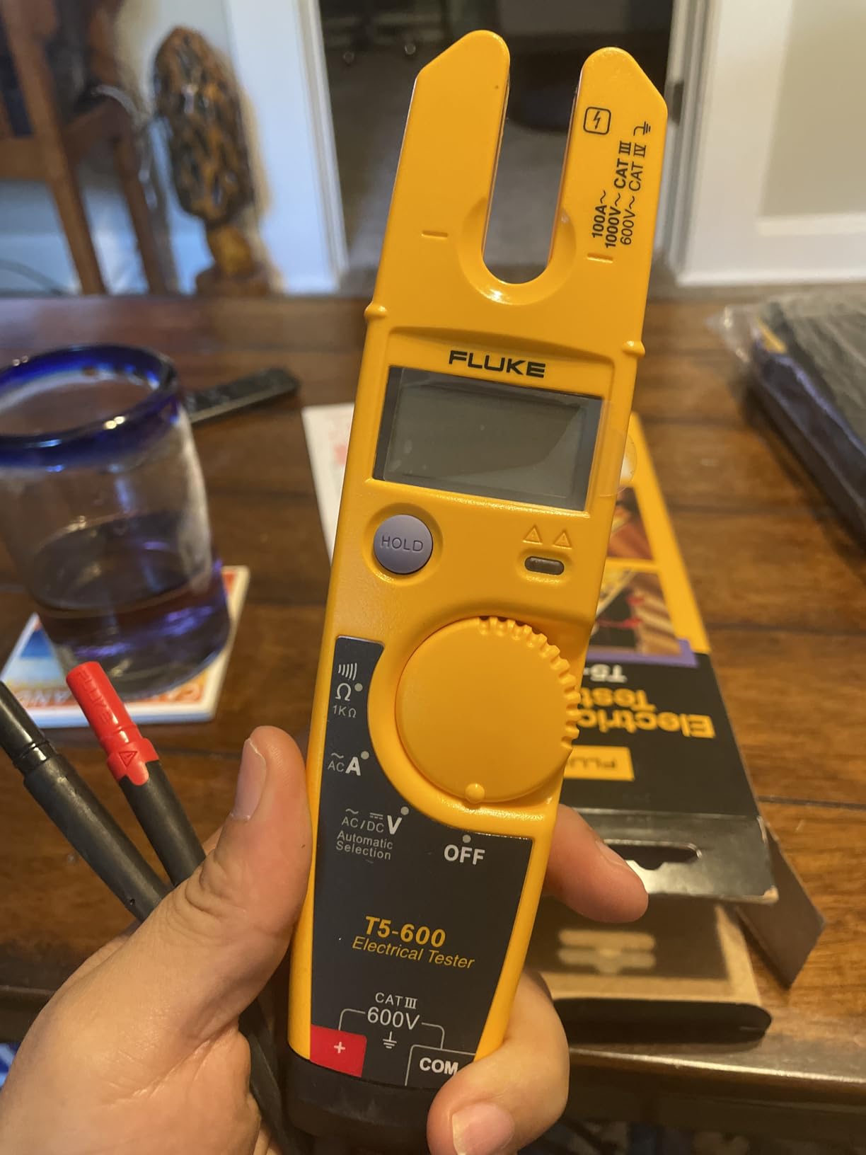 Fluke T5-600 Electrical Voltage, Continuity and Current Tester, Measures AC Current Up to 100 A Without Contact, Automatically Selects AC/DC, Includes Detachable SlimReach Probe Tip customer photo 1