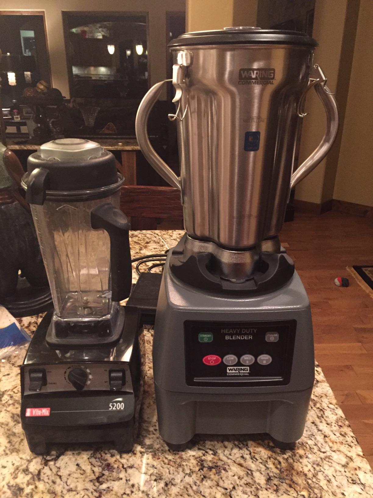 Waring Commercial CB15 Ultra Heavy Duty 3.75 HP Blender, Electric Touchpad Controls with Stainless Steel 1 Gallon Container, 120V, 5-15 Phase Plug,Black customer photo 1