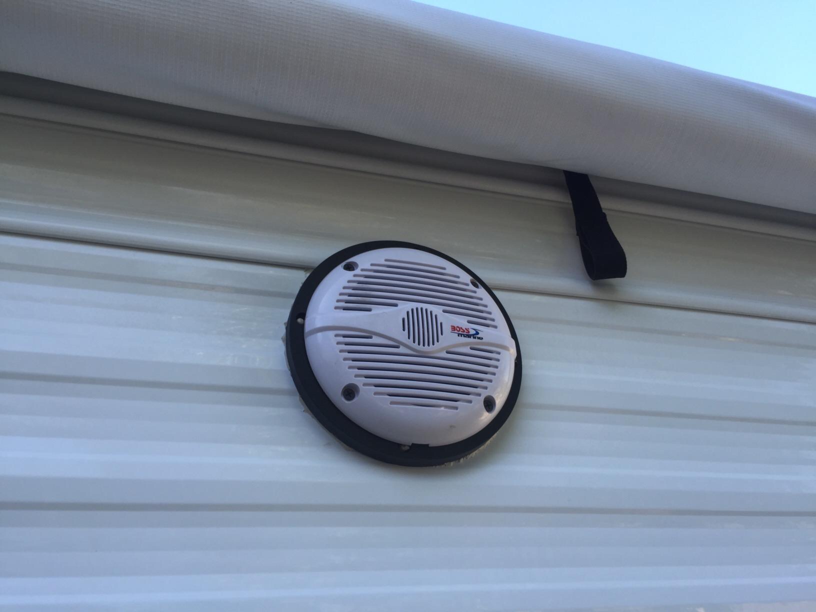 BOSS Audio MR50W 5.25 inch Marine Stereo Boat Speakers - 150 Watts (pair), 2 Way, Full Range, Weatherproof, Sold in Pairs customer photo 1