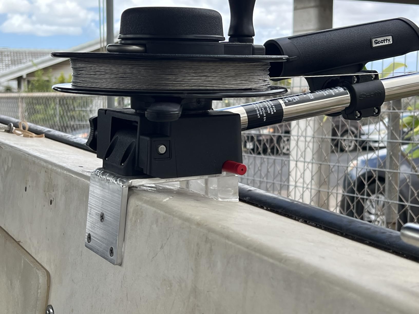 Scotty #1085 Strongarm Manual Downrigger w/ 30-Inch Boom w/ Rod Holder customer photo 1