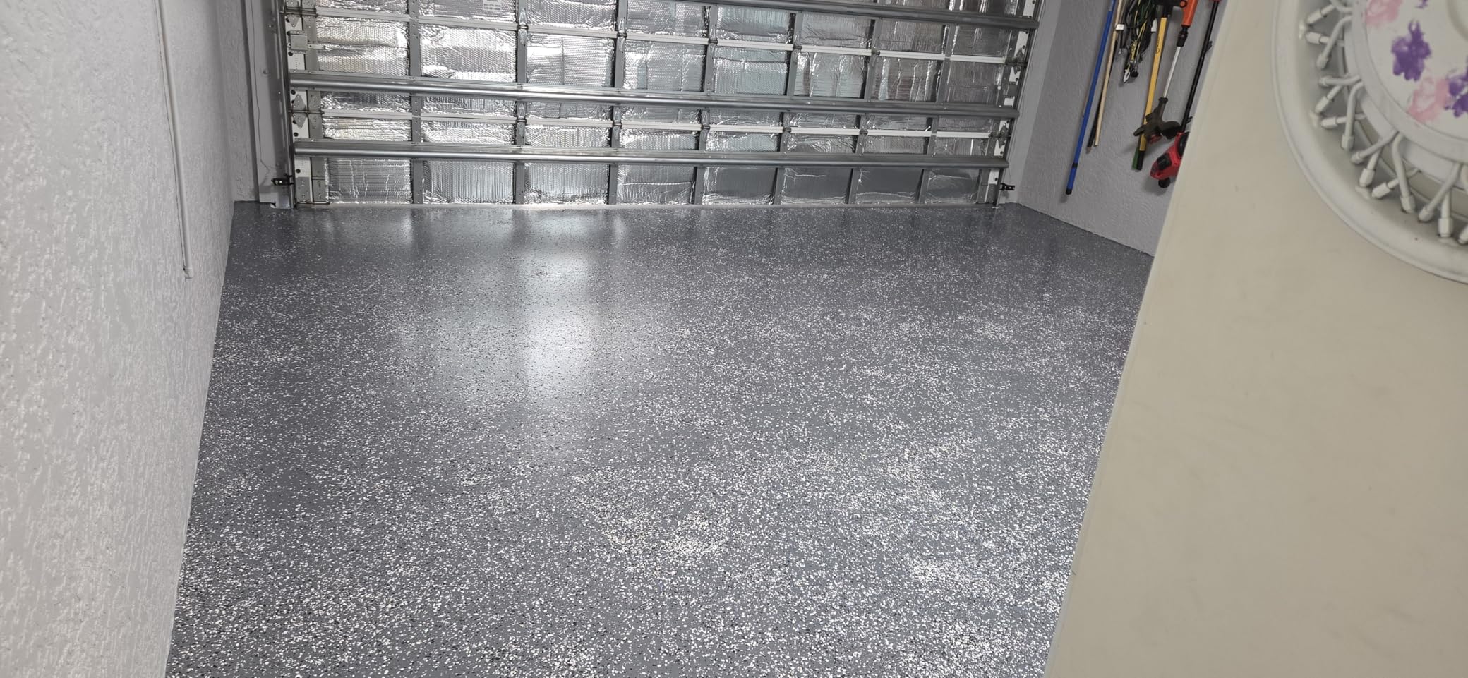 Rust-Oleum 251965 EPOXYSHIELD Garage Floor Coating Kit, 1 Car, Gloss Gray customer photo 1
