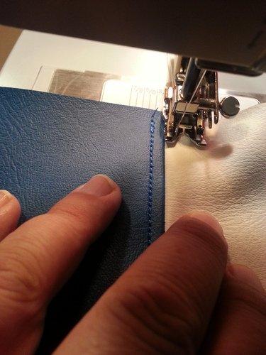 SINGER Heavy Duty 4423 High Speed Sewing Machine, 23 Built-In Stitches, 50% More Power, 1100 Stitches/Min, Metal Frame, 1-Step Buttonhole customer photo 1