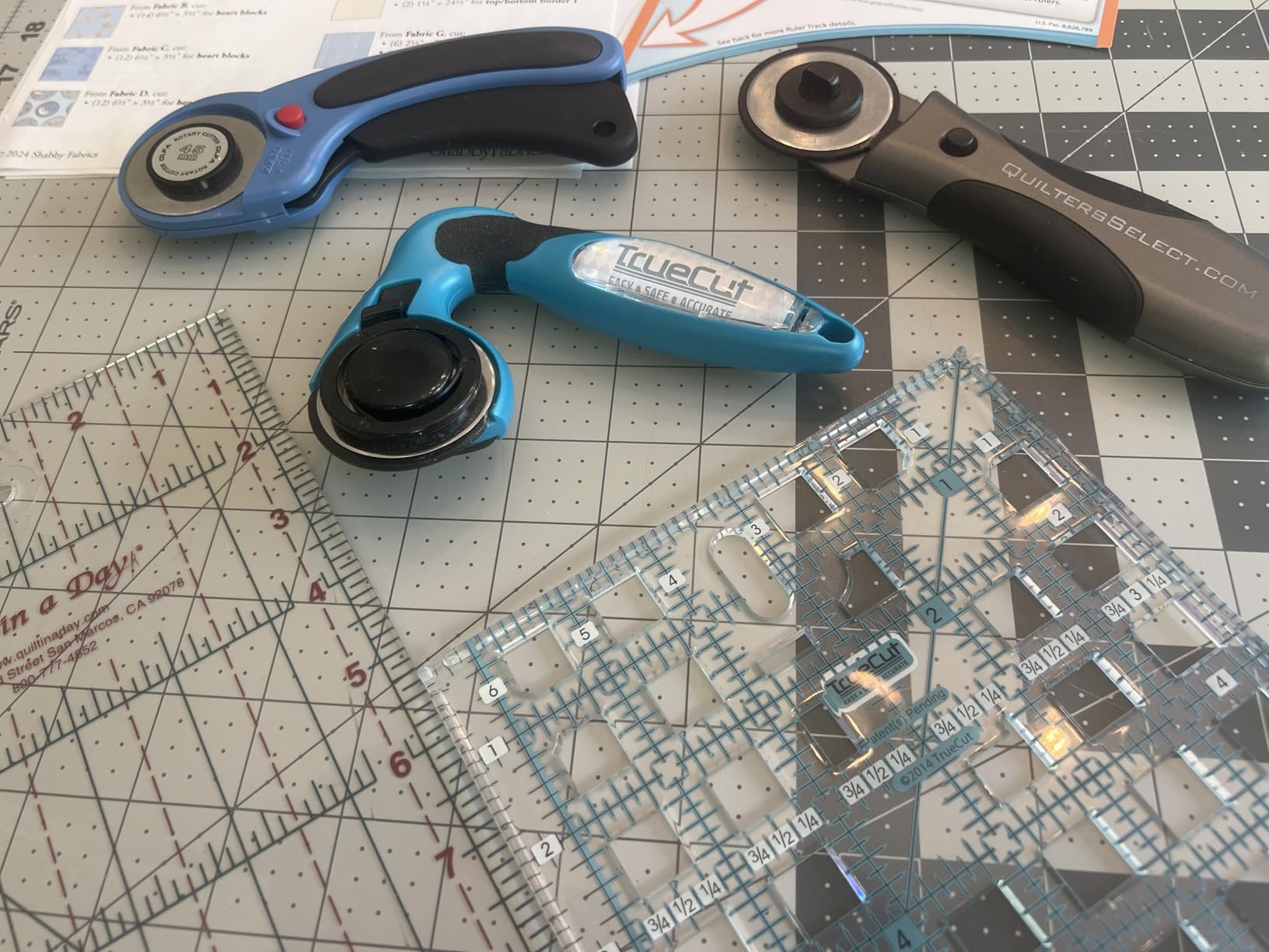 TrueCut My Comfort Rotary Cutter - 45mm Ergonomic Wheel Cutter for Fabric, Quilting, Sewing, Crafting - Left or Right-Handed - Track-and-Guide Ruler - Quilting and Sewing Supplies customer photo 1