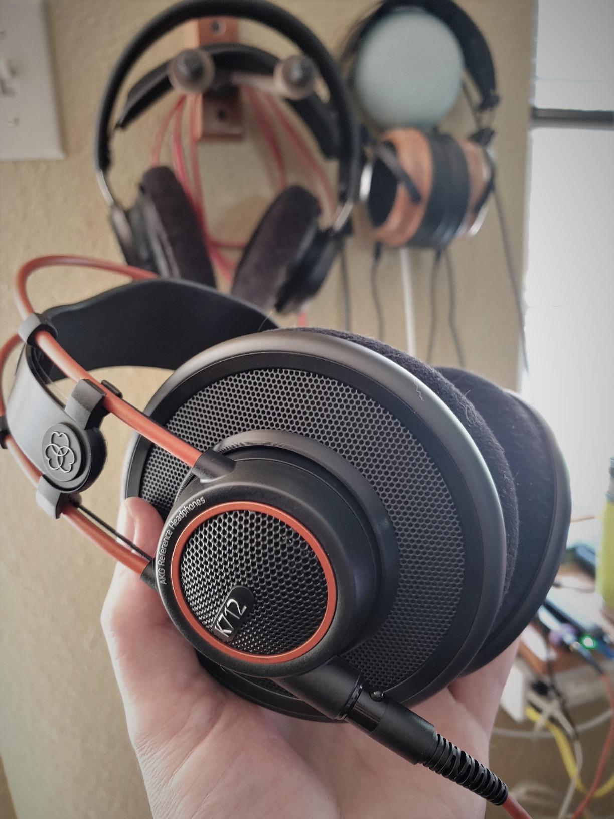 AKG Pro Audio K712 PRO, Over-Ear, Open Back, Reference Studio Headphones, Flat Wire Voice Coil customer photo 1