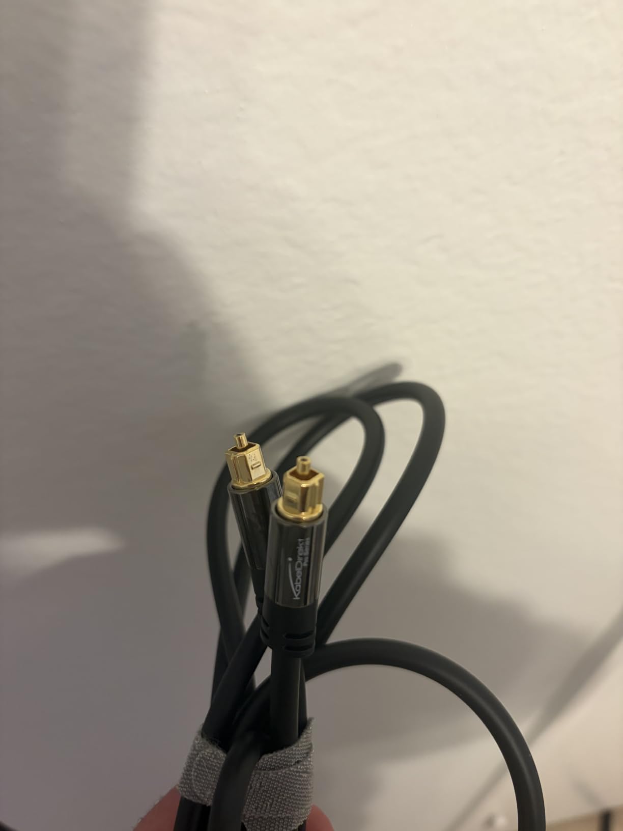 KabelDirekt TOSLINK Optical Audio Cable 6ft Fiber Optic Cord, S/PDIF Digital Audio Optical Cable for Soundbar, Stereo Systems, Home Cinema, Xbox One/PS4, Designed in Germany customer photo 1
