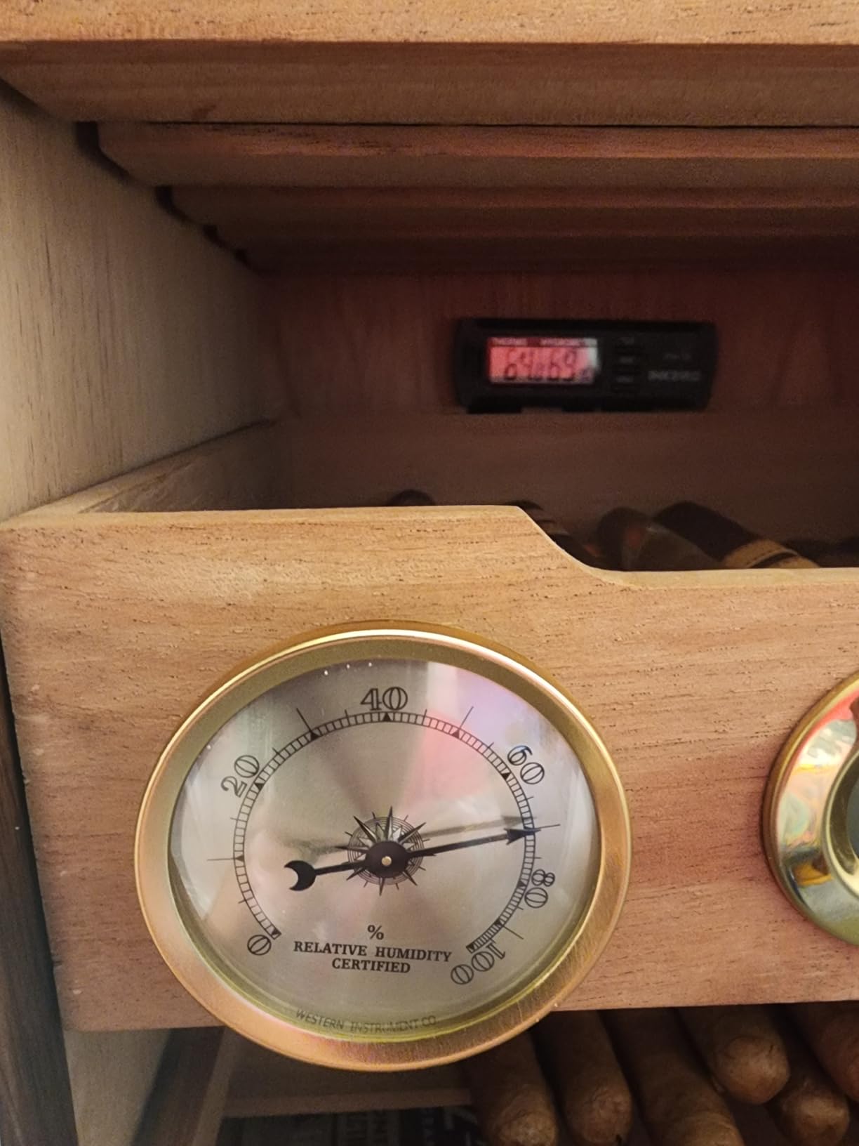 Cigar Oasis Analog Hygrometer and Humidity Sensor - High Precision Humidity Monitor for Reliable Cigar Humidor Care and Maintenance customer photo 2