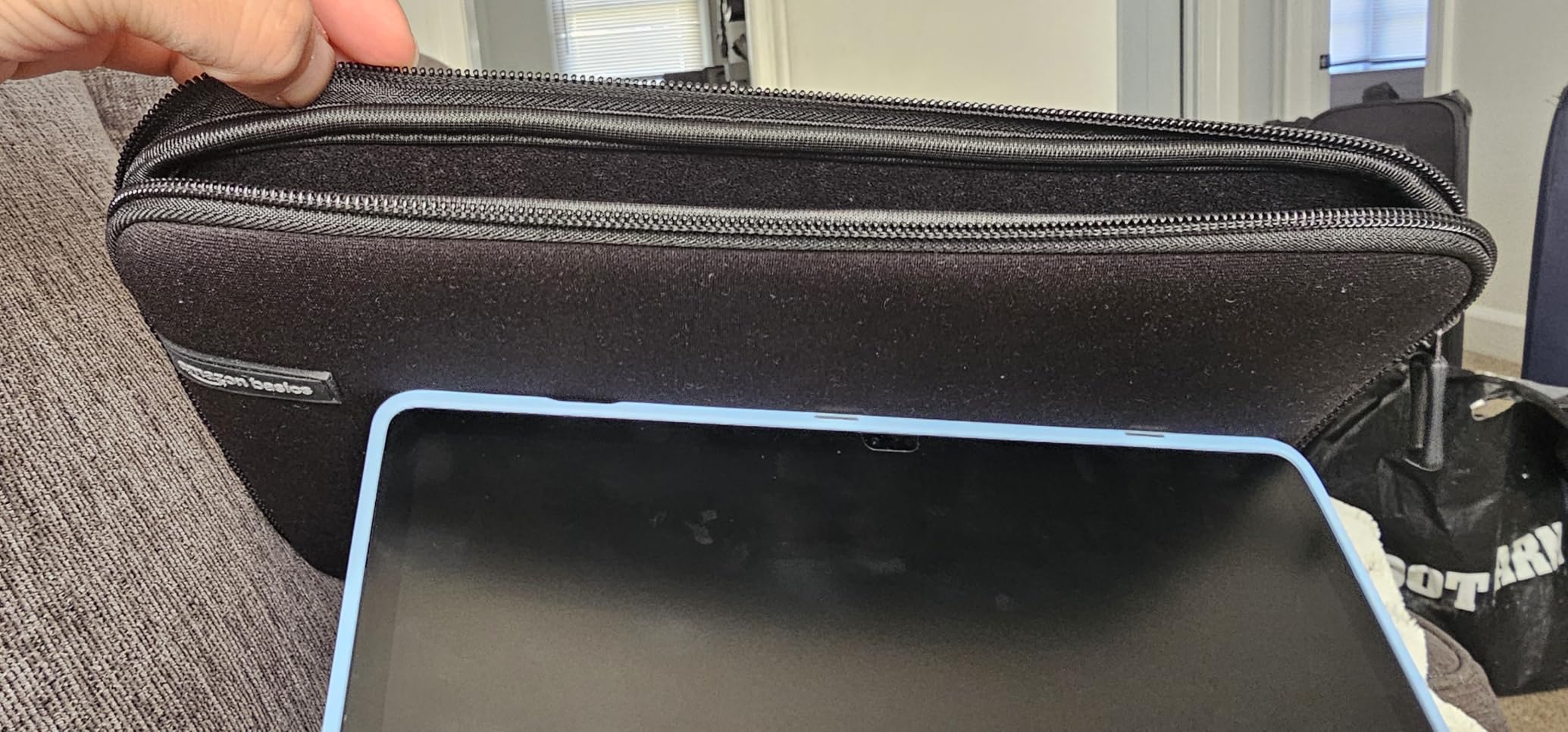 Amazon Basics 17.3-inch Laptop Sleeve, Protective Carrying Case with Zipper for Computer Protection, Black customer photo 2
