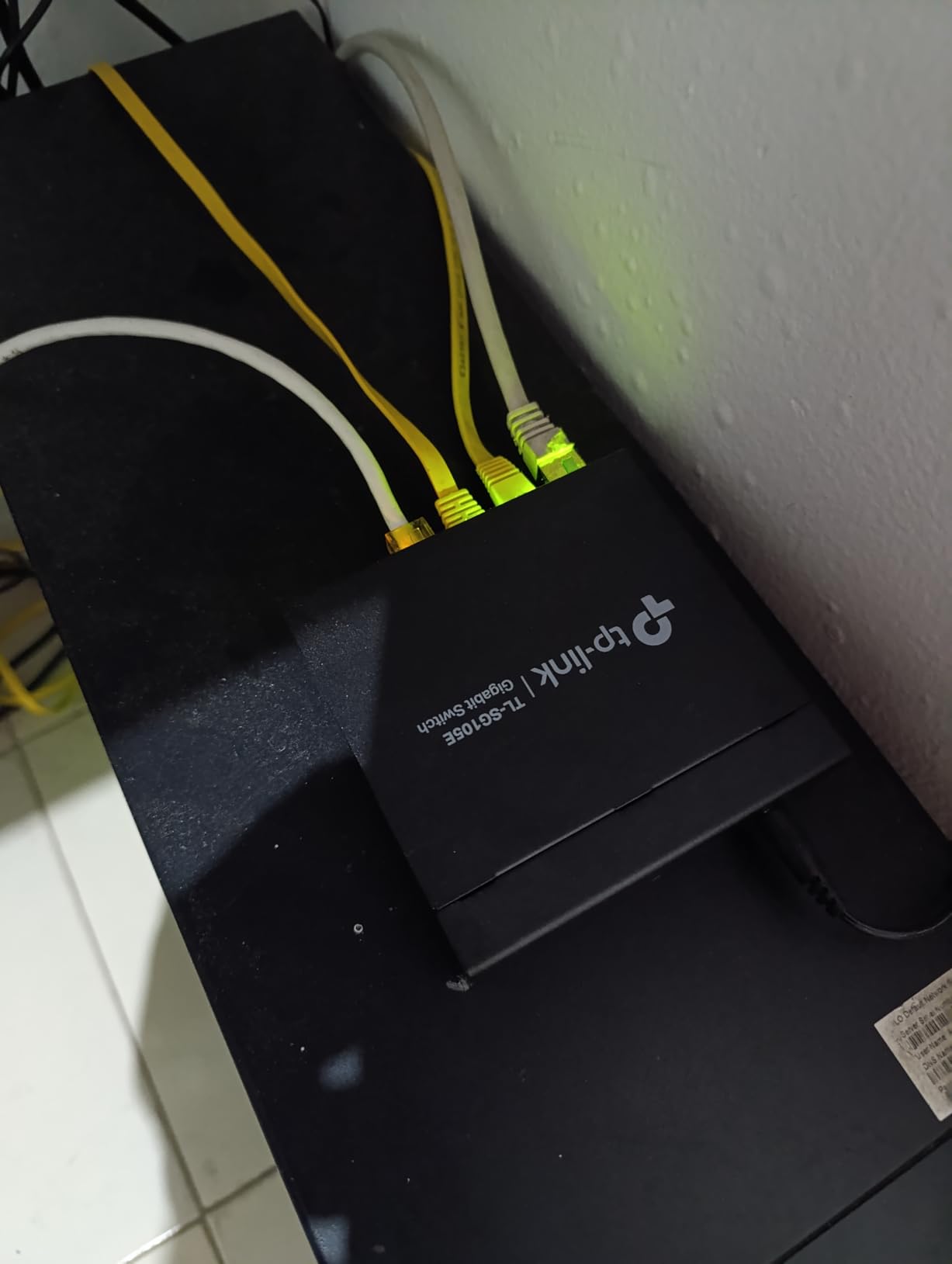 TP-Link 5-Port Gigabit Ethernet Easy Smart Switch| Plug and Play | Desktop | Sturdy Metal w/Shielded Ports | Limited Lifetime Replacement (TL-SG105E), Black customer photo 1