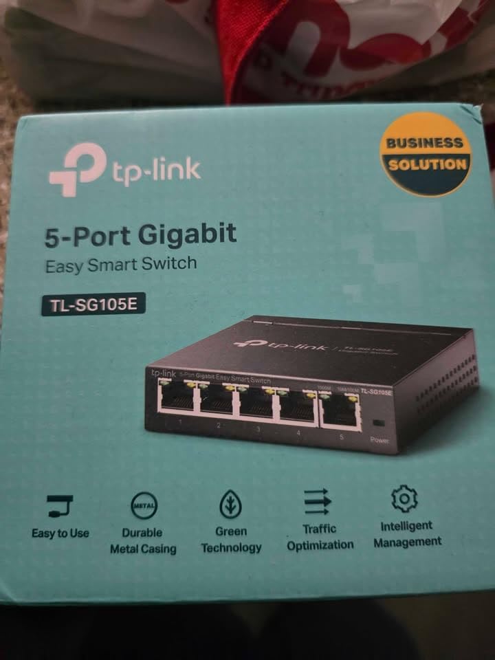 TP-Link 5-Port Gigabit Ethernet Easy Smart Switch| Plug and Play | Desktop | Sturdy Metal w/Shielded Ports | Limited Lifetime Replacement (TL-SG105E), Black customer photo 2