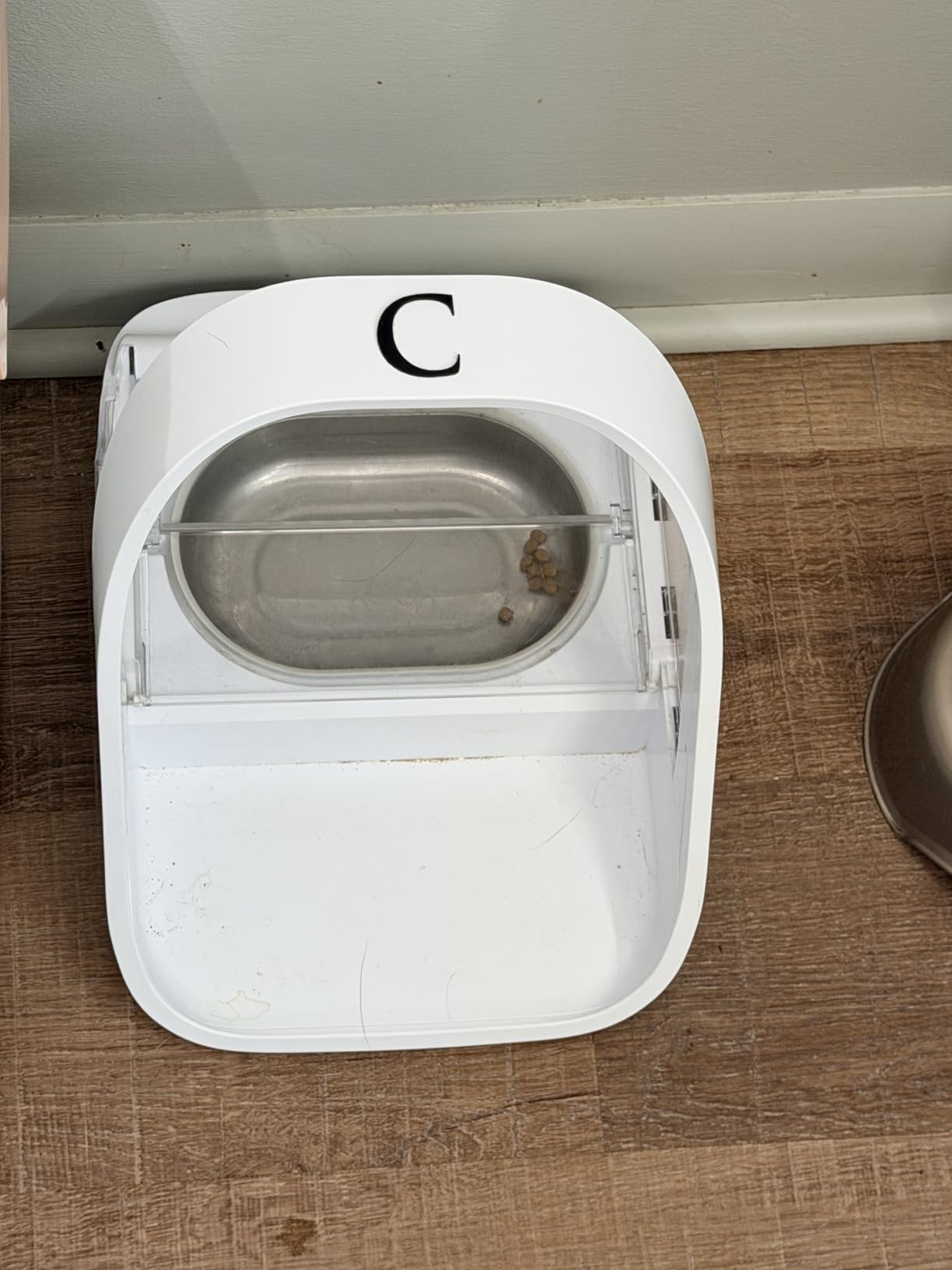 Sure Petcare -SureFlap - SureFeed - Microchip Pet Feeder - Selective-Automatic Pet Feeder Makes Meal Times Stress-Free, Suitable for Both Wet and Dry Food customer photo 1