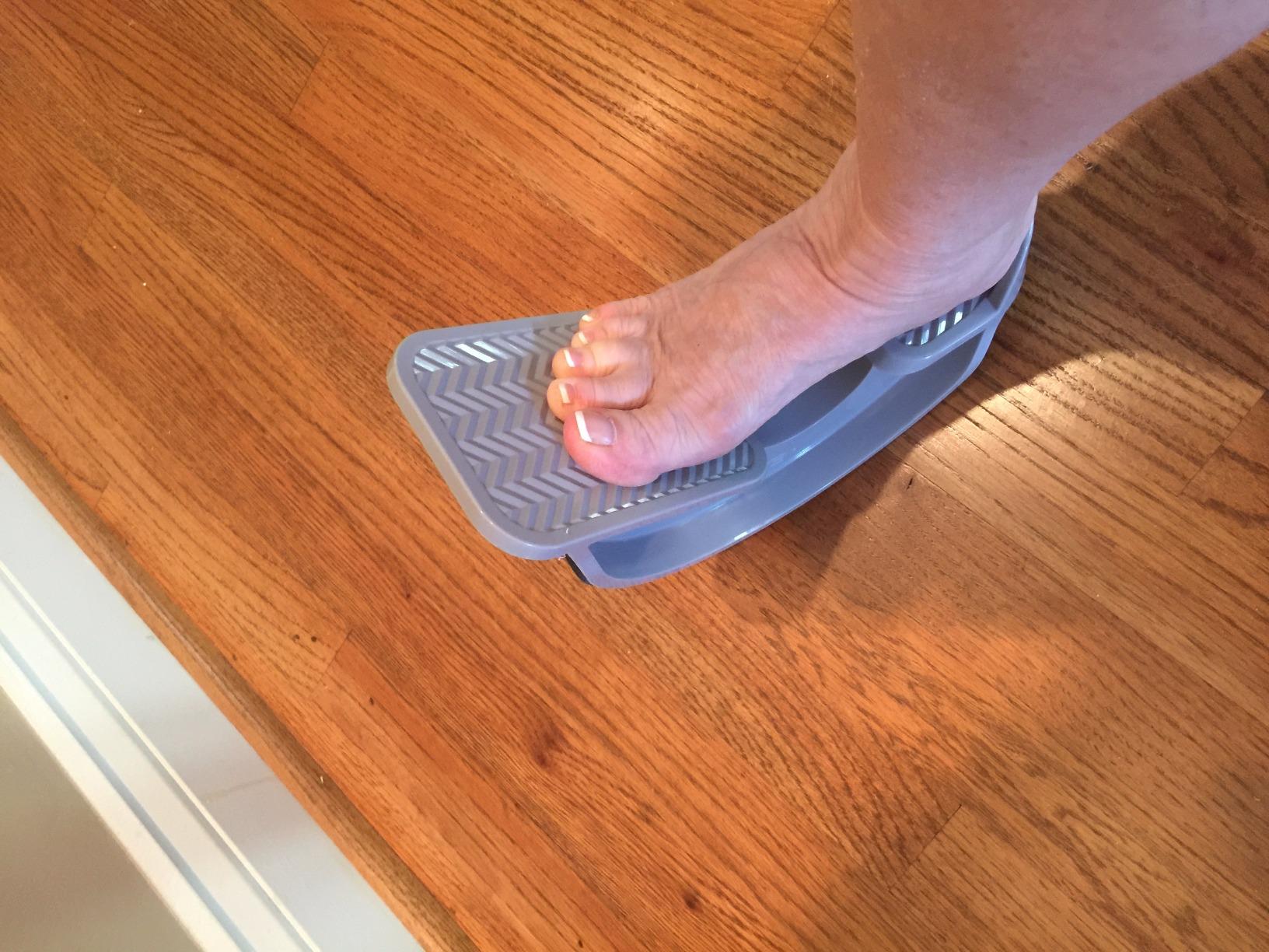 Vive Foot Rocker - Calf Stretcher for Achilles Tendinitis, Heel, Feet, Shin Splint, Plantar Fasciitis Pain Relief - Stretches Strained Leg Muscle - Ankle Wedge Stretch Improves Flexibility customer photo 1