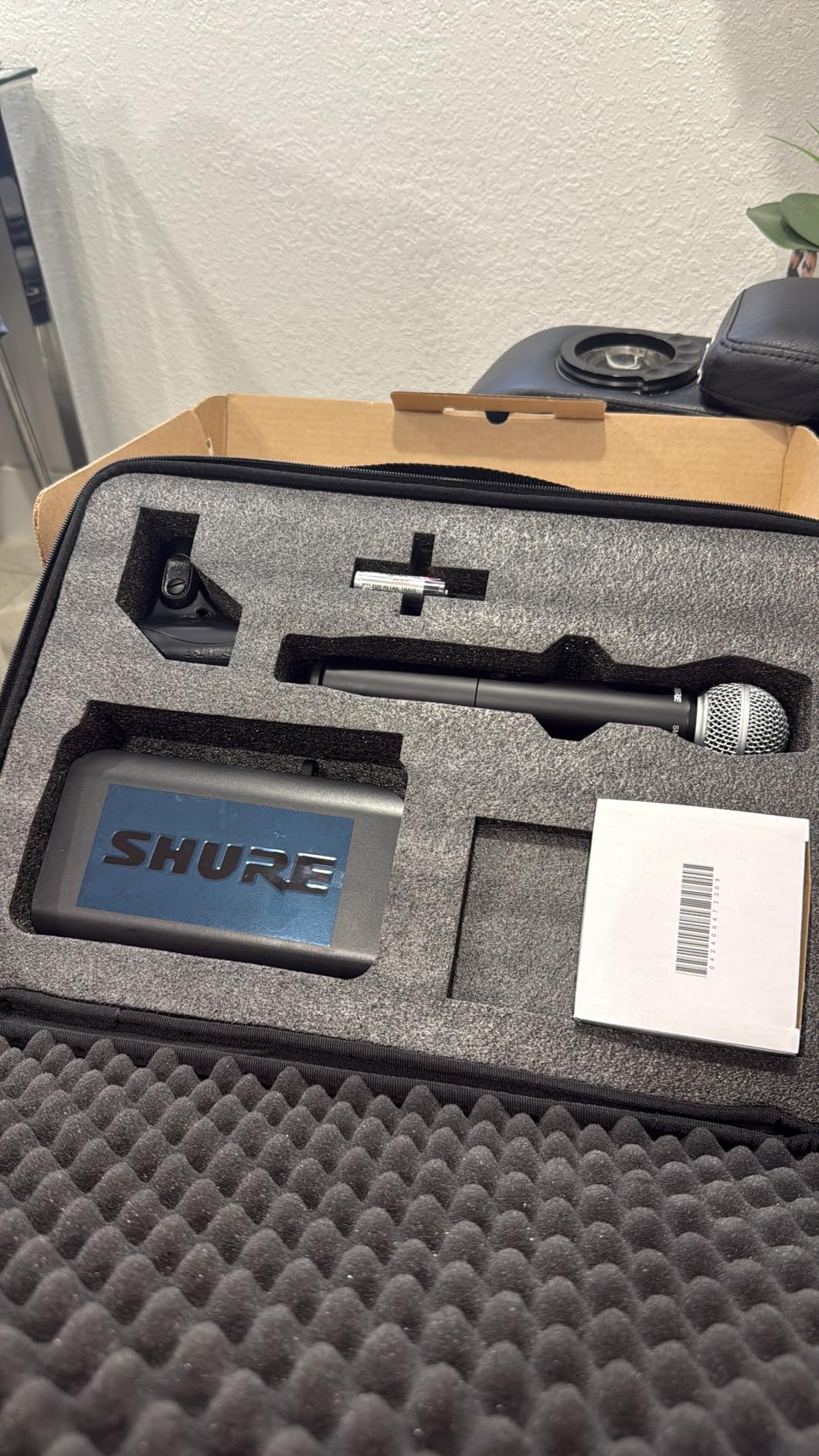 Shure BLX24/SM58 Wireless Microphone System - 14-Hour Battery Life, 300 ft Range, UHF | Includes SM58 Handheld Vocal Mic, Single Channel Receiver customer photo 1