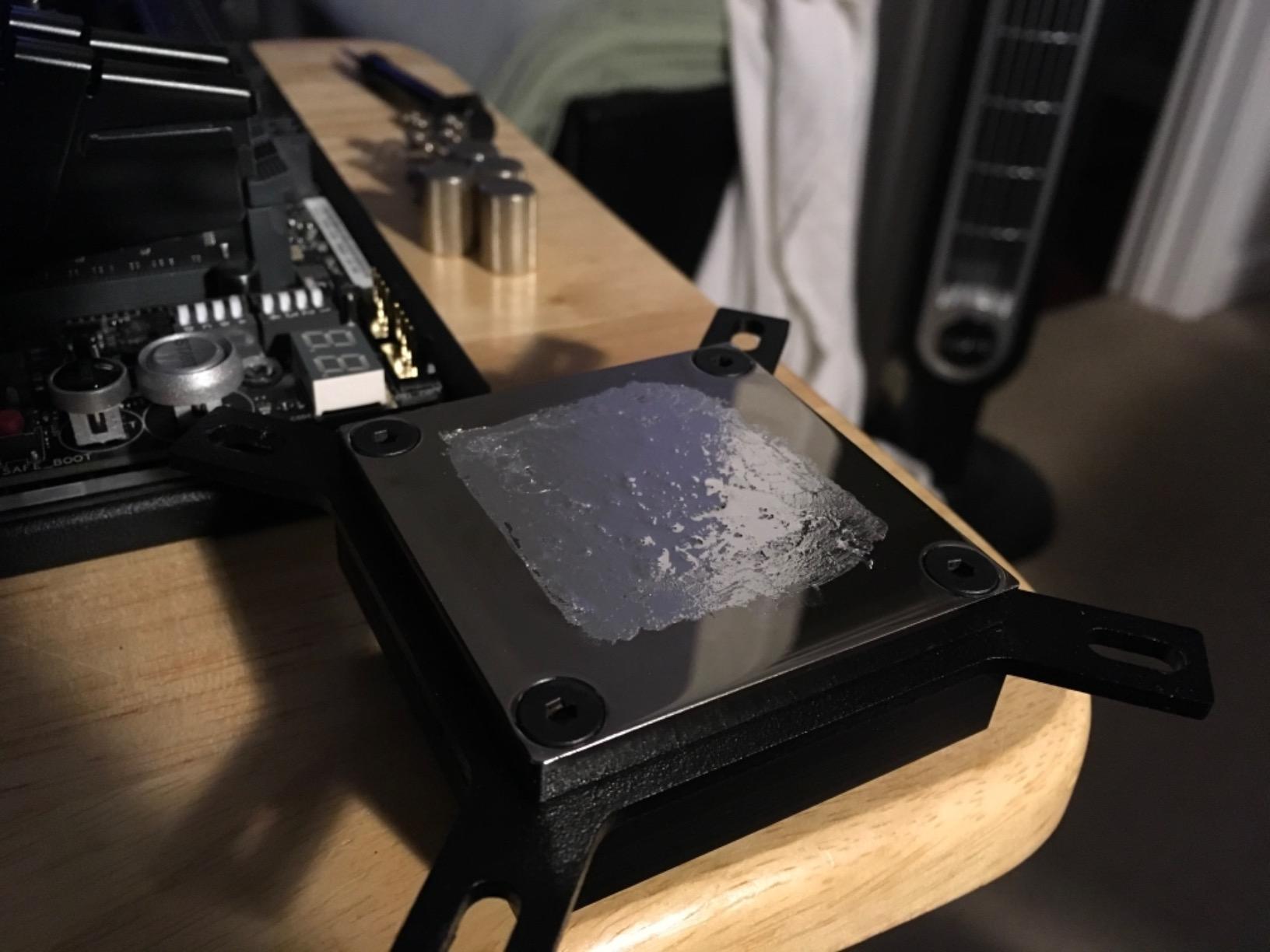 Thermal Grizzly Conductonaut - 5 Gram - High Performance Liquid Metal Compound Thermal Paste for Superior CPU/GPU/Console Cooling - Made in Germany customer photo 1