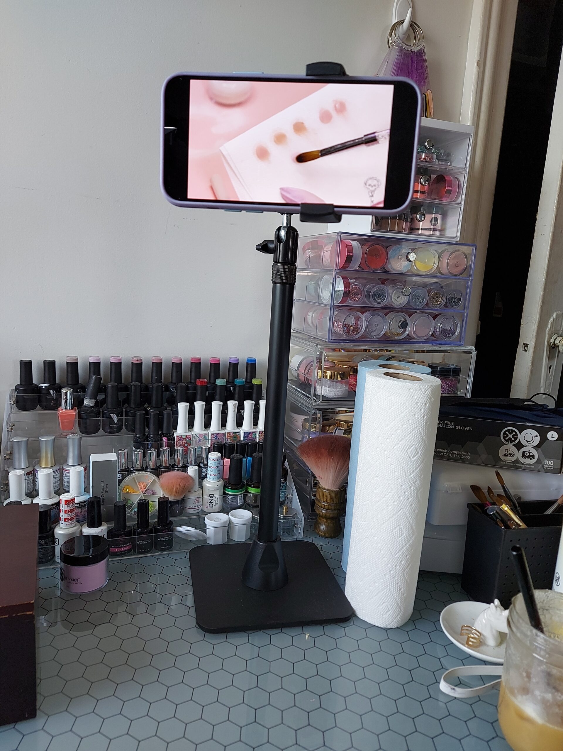 Mounts - Overhead Phone Mount - Versatile Solution for Artists, and Nail Art - Sturdy and Stable Design with 360-Degree Adjustability - Ideal for Video Recording, Vlogging, Cooking, and Drawing - ARKON customer photo 1